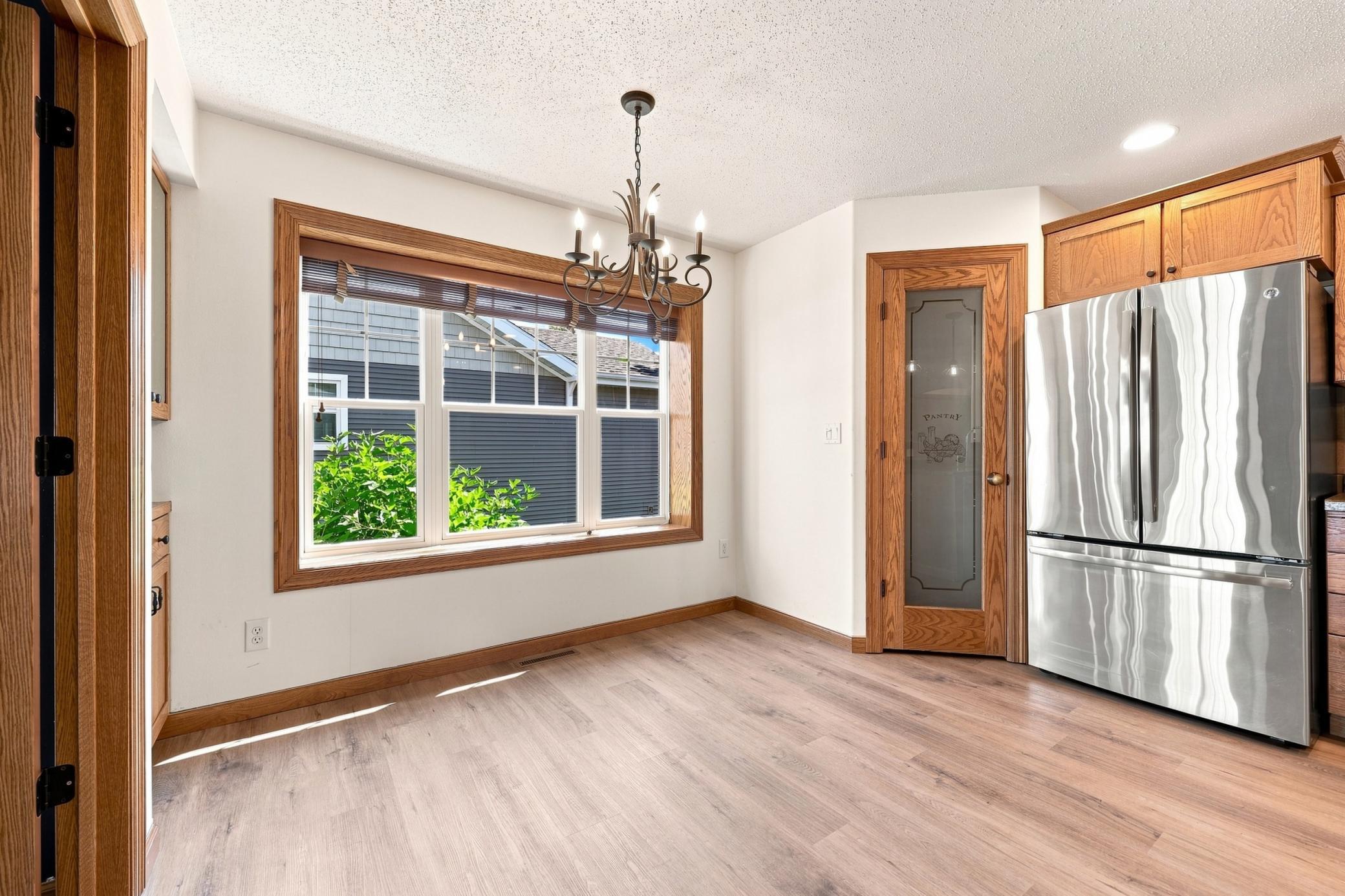 2004 single family home for sale at 220 15th Avenue Way in West Fargo, ND — 2 bed, 2 bath (photo 10 of 25)