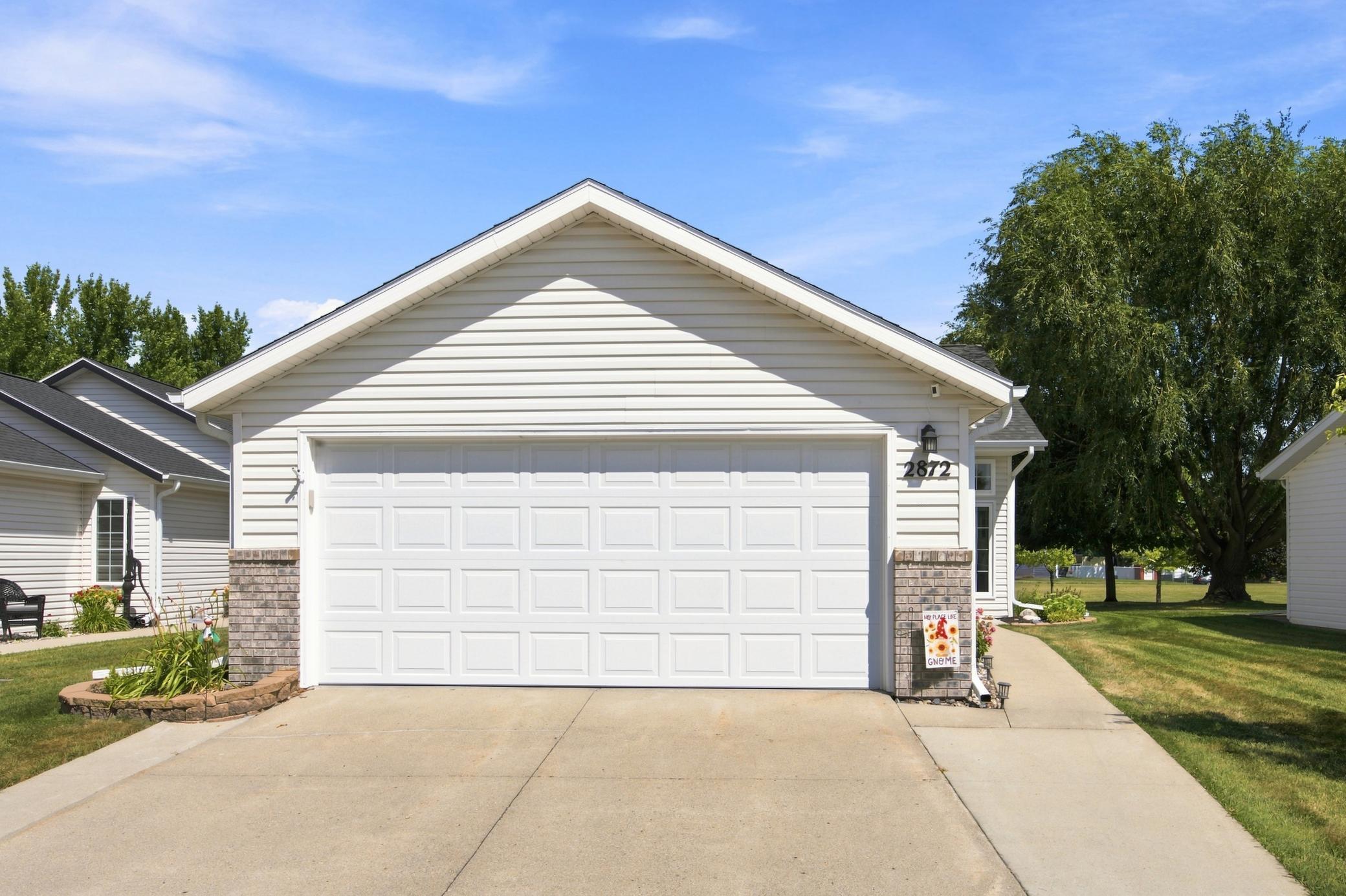 2005 single family home for sale at 2872 35th Street S in Moorhead, MN — 2 bed, 2 bath (photo 2 of 28)