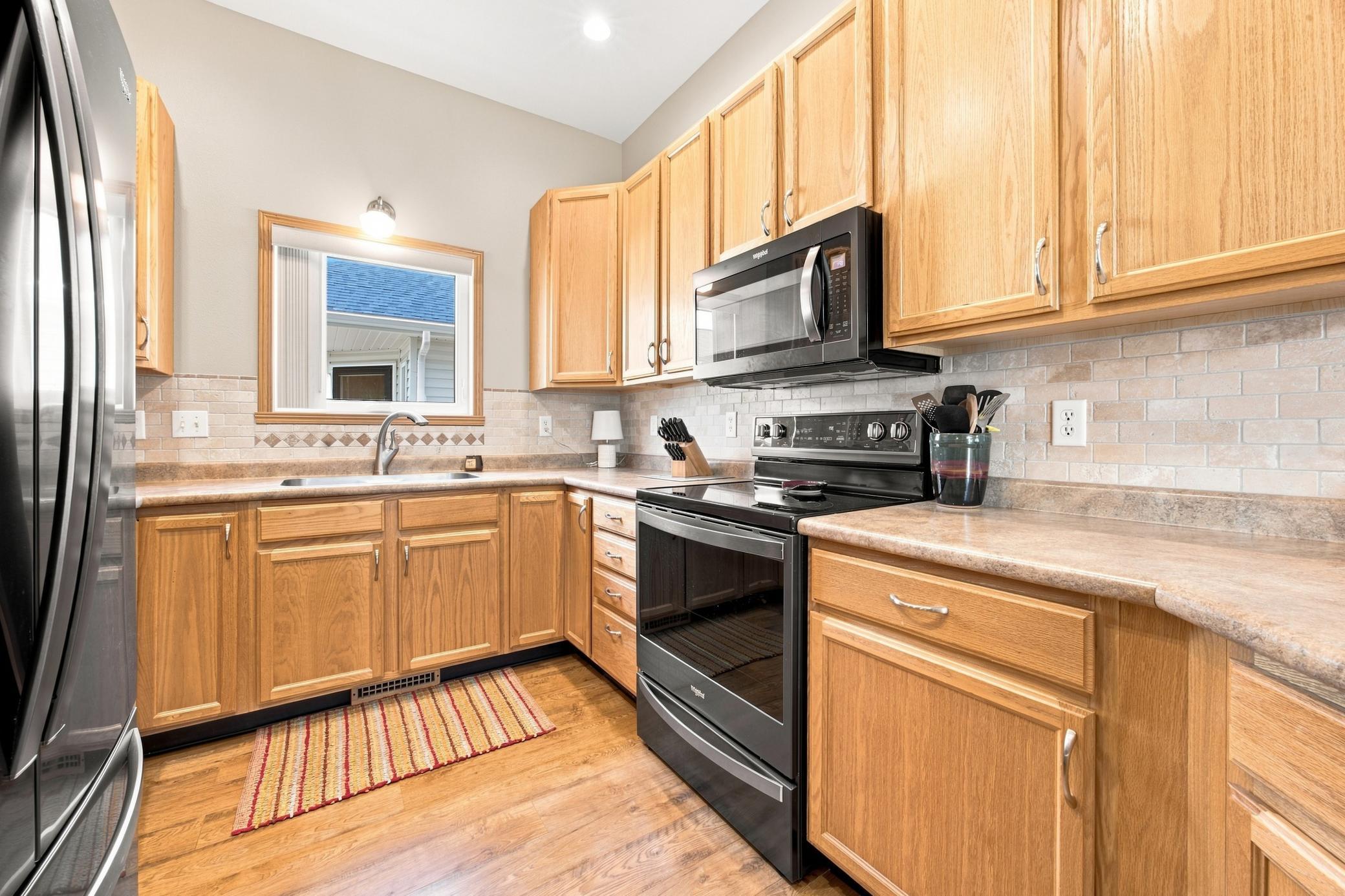 2005 single family home for sale at 2872 35th Street S in Moorhead, MN — 2 bed, 2 bath (photo 13 of 28)