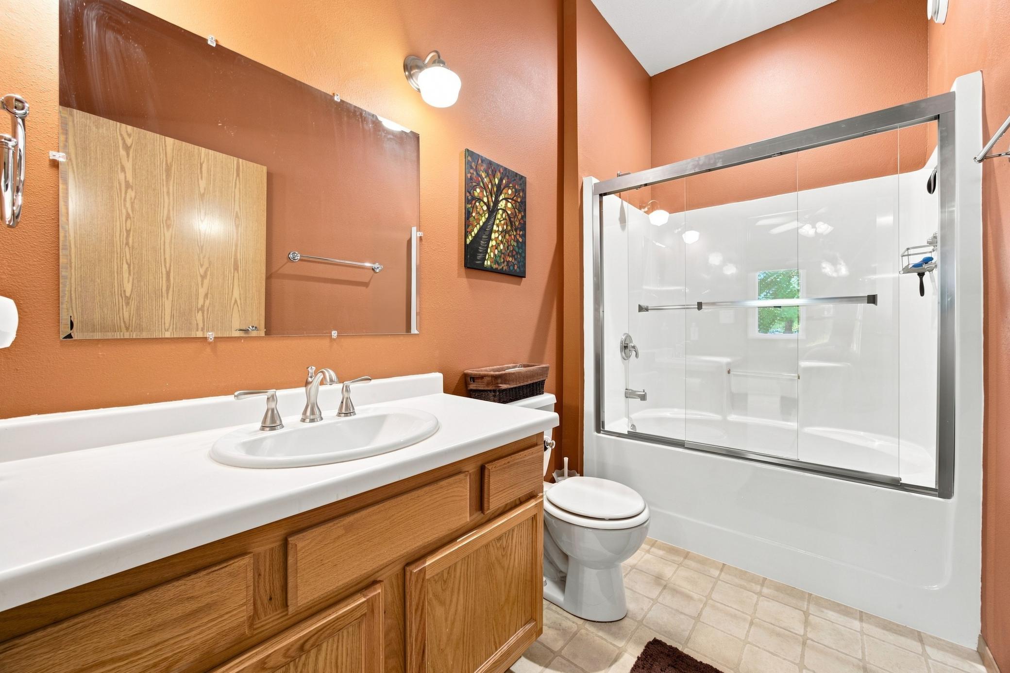 2005 single family home for sale at 2872 35th Street S in Moorhead, MN — 2 bed, 2 bath (photo 20 of 28)
