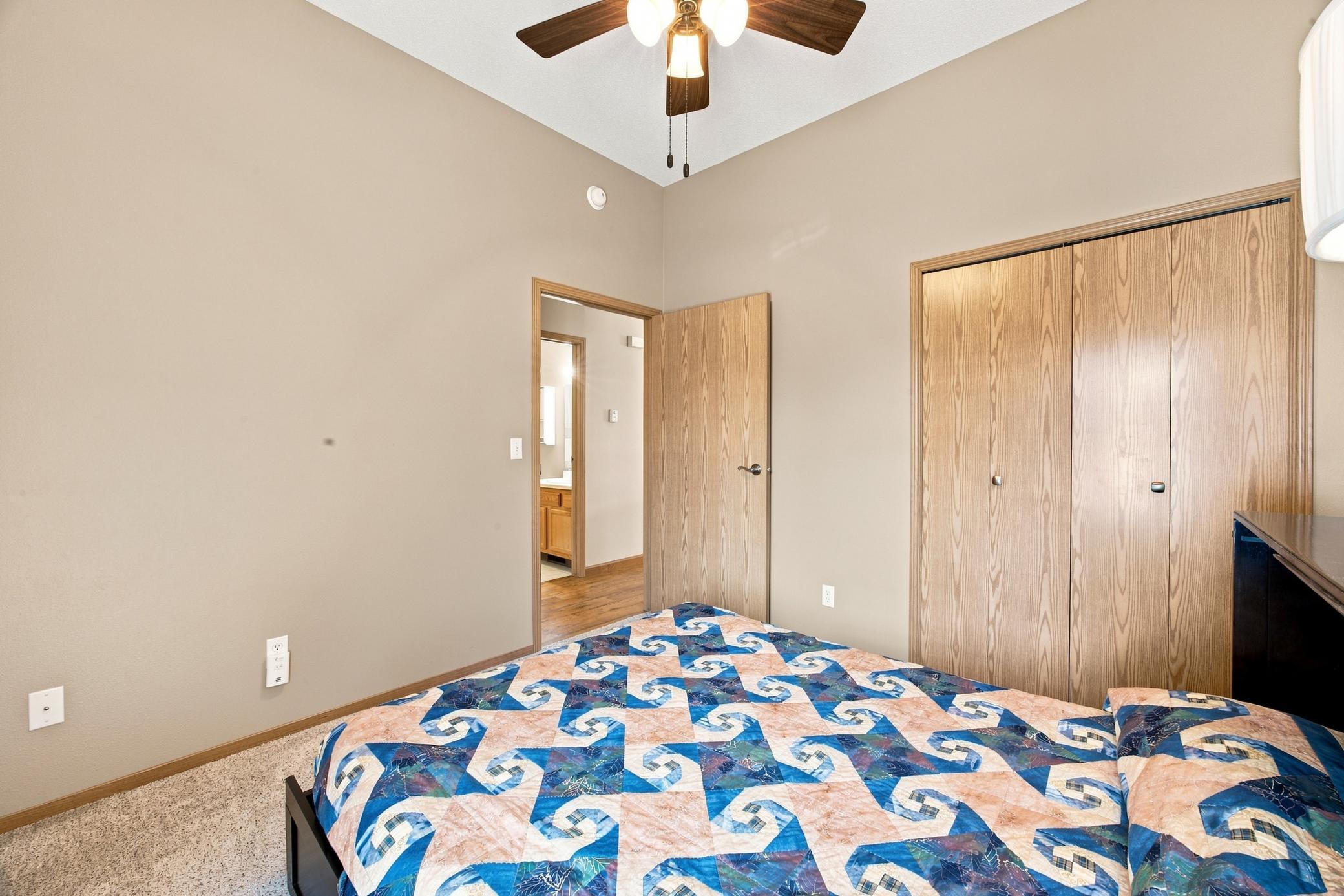 2005 single family home for sale at 2872 35th Street S in Moorhead, MN — 2 bed, 2 bath (photo 24 of 28)