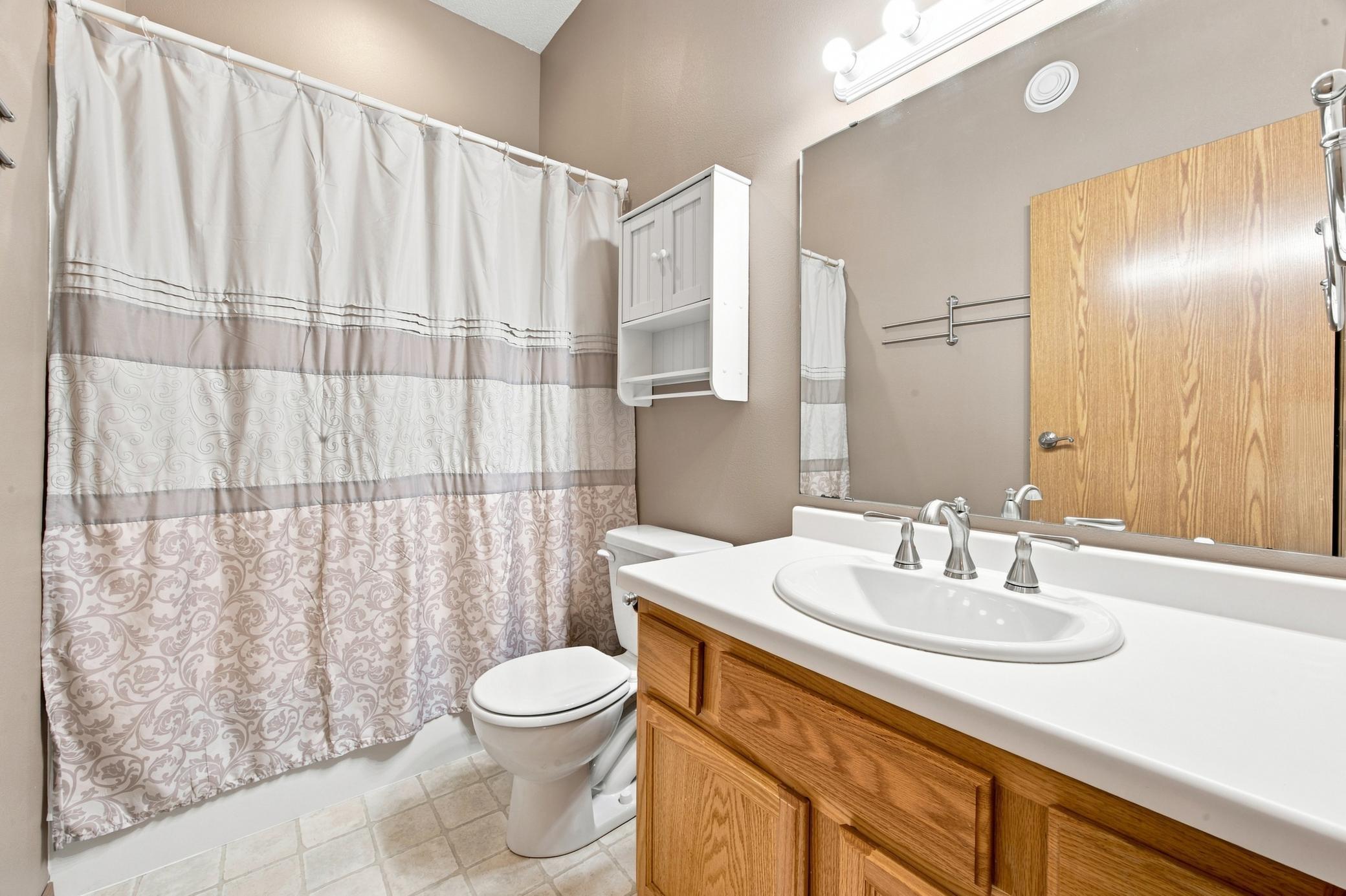 2005 single family home for sale at 2872 35th Street S in Moorhead, MN — 2 bed, 2 bath (photo 25 of 28)