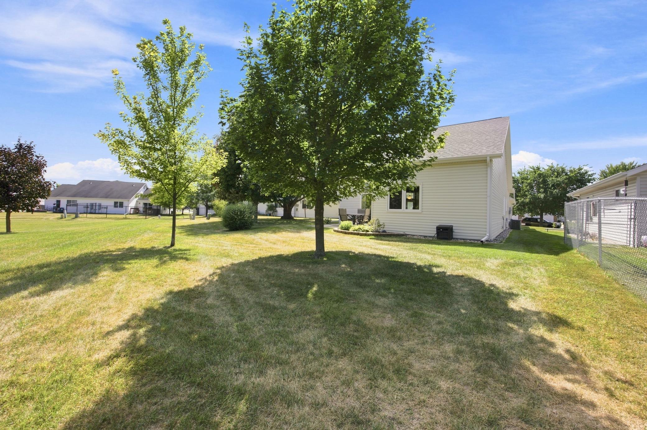 2005 single family home for sale at 2872 35th Street S in Moorhead, MN — 2 bed, 2 bath (photo 4 of 28)
