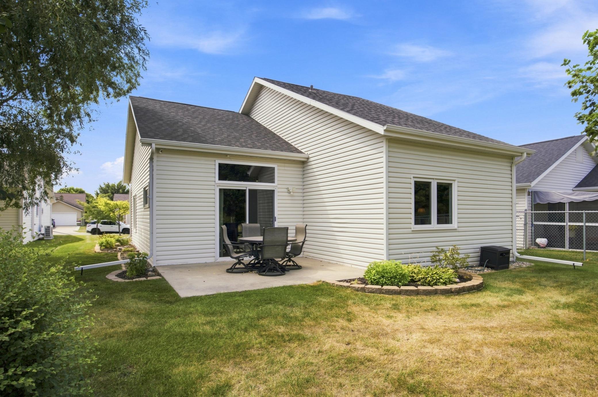 2005 single family home for sale at 2872 35th Street S in Moorhead, MN — 2 bed, 2 bath (photo 6 of 28)
