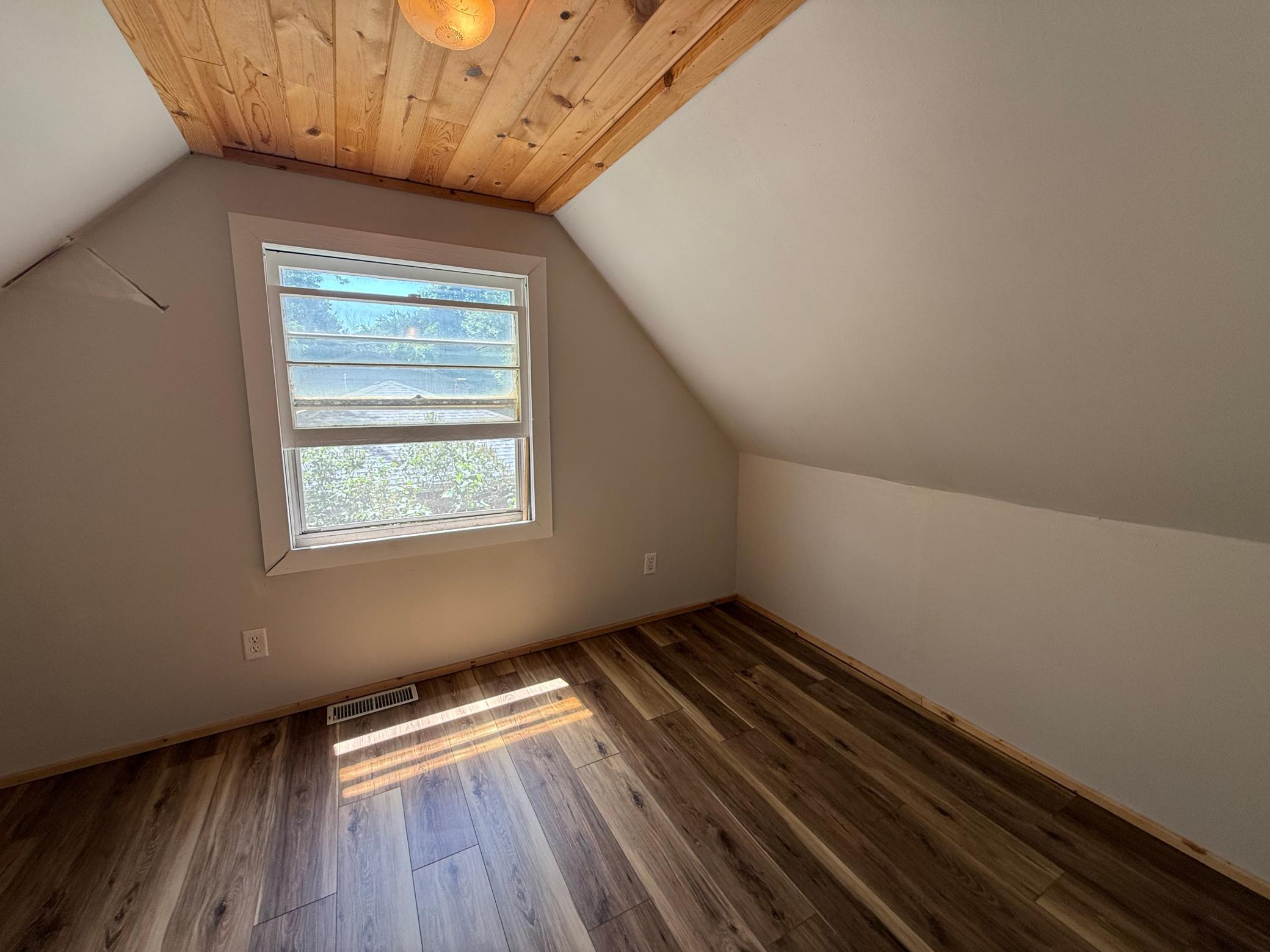 1949 single family home for sale at 1017 10th Avenue NE in Brainerd, MN — 2 bed, 1 bath (photo 13 of 18)