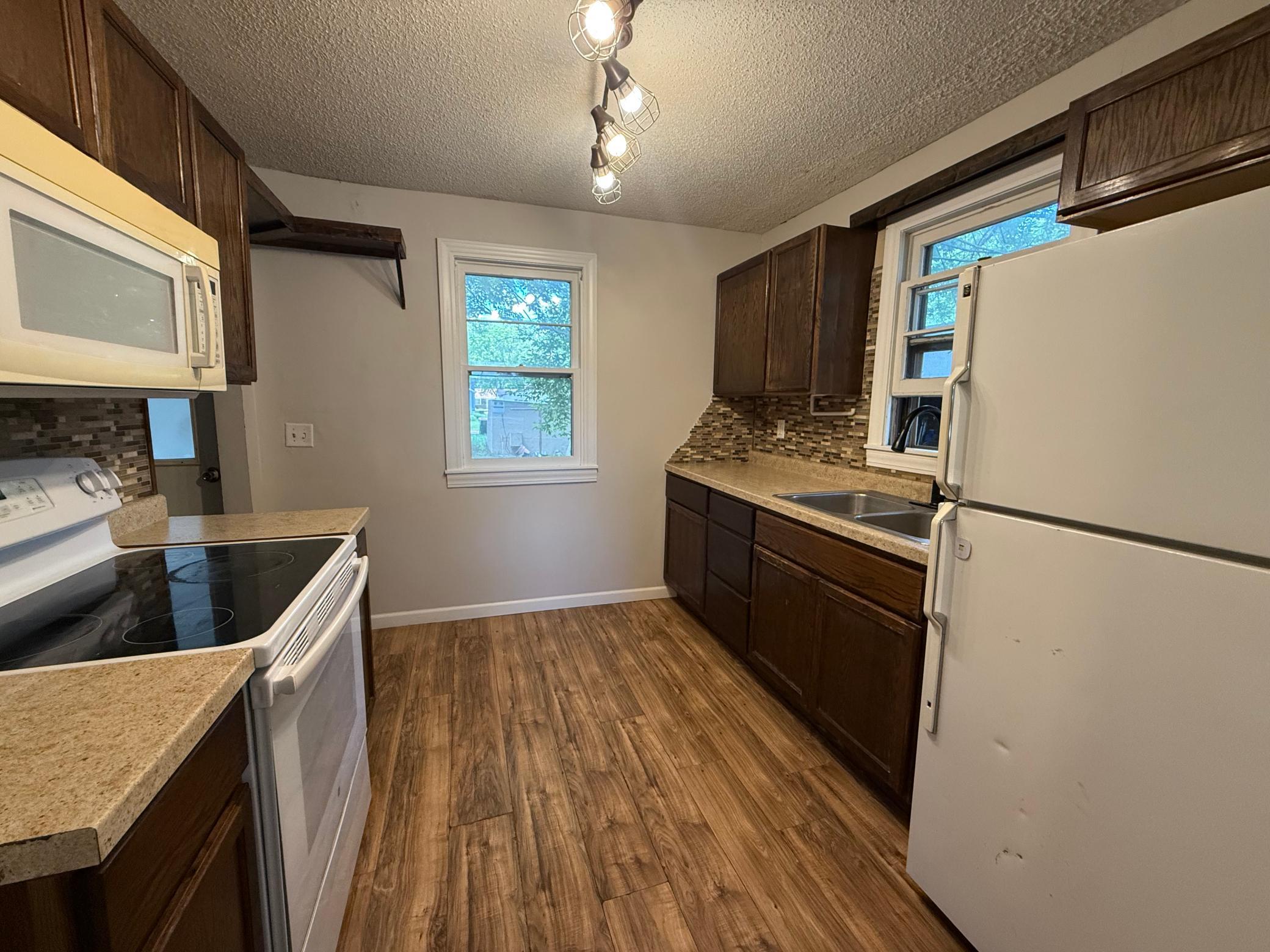 1949 single family home for sale at 1017 10th Avenue NE in Brainerd, MN — 2 bed, 1 bath (photo 6 of 18)