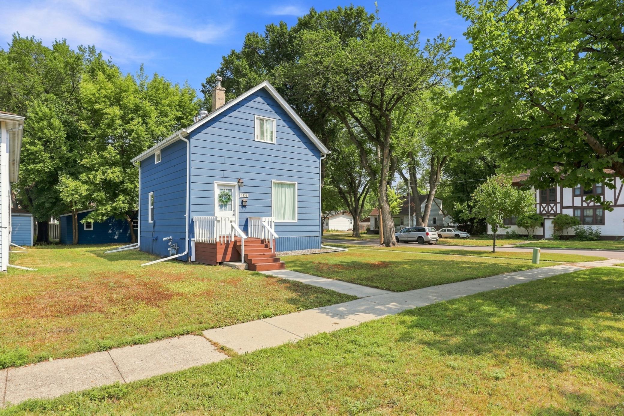 1900 single family home for sale at 1331 10th Avenue N in Fargo, ND — 4 bed, 2 bath