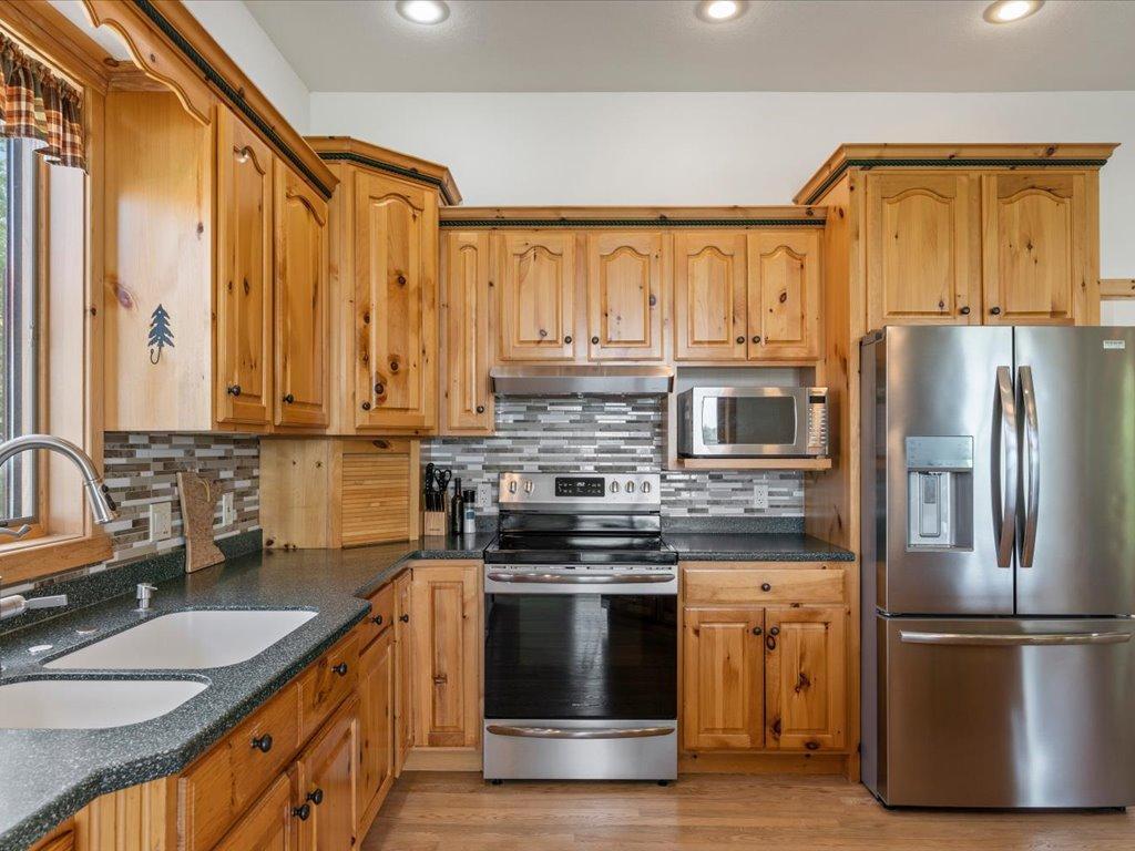 2000 single family home for sale at 8964 Kabekona Springs Drive NW in Walker, MN — 4 bed, 4 bath (photo 9 of 57)