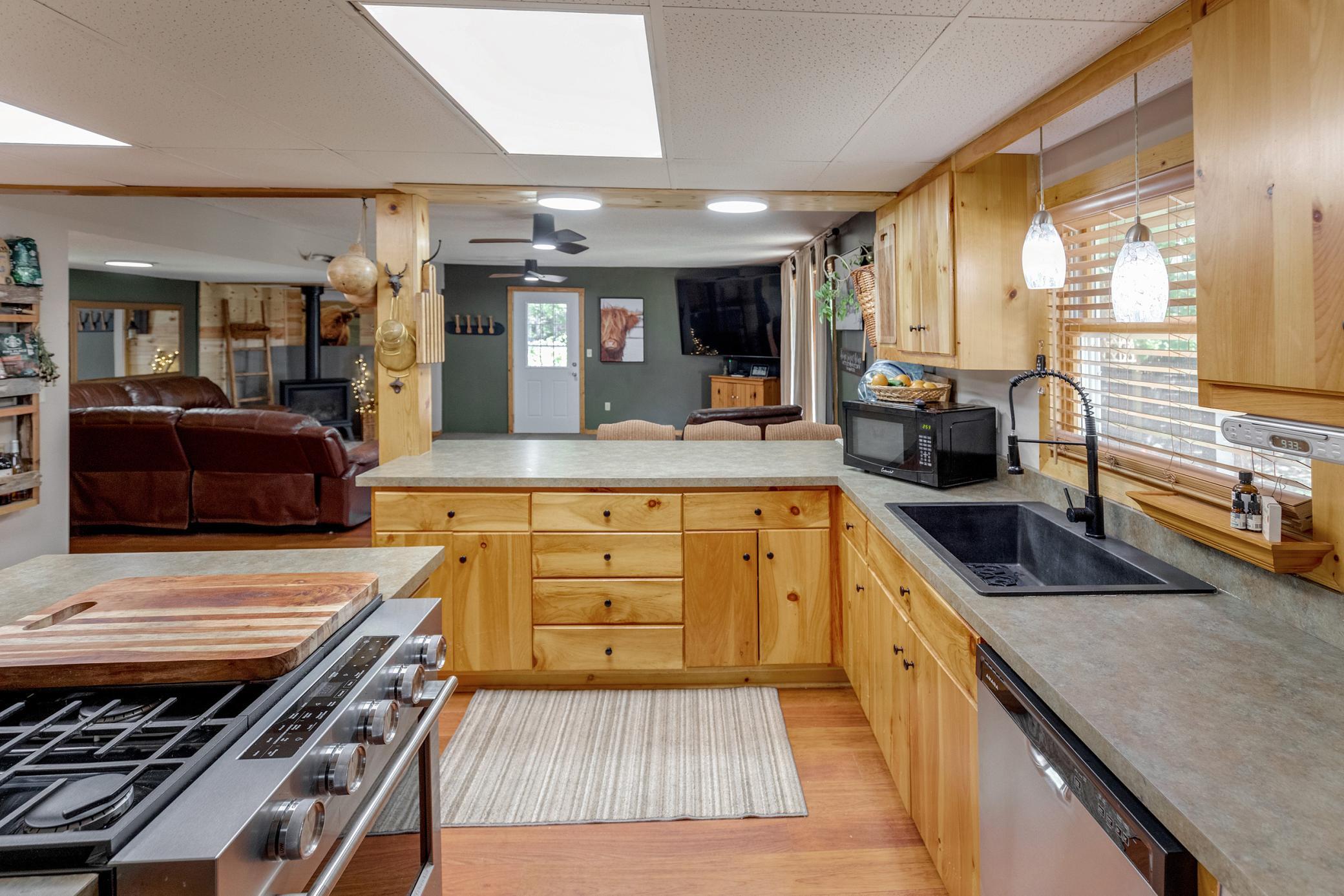 1960 single family home for sale at 4470 Cinosam Road in Brainerd, MN — 2 bed, 1 bath (photo 6 of 48)