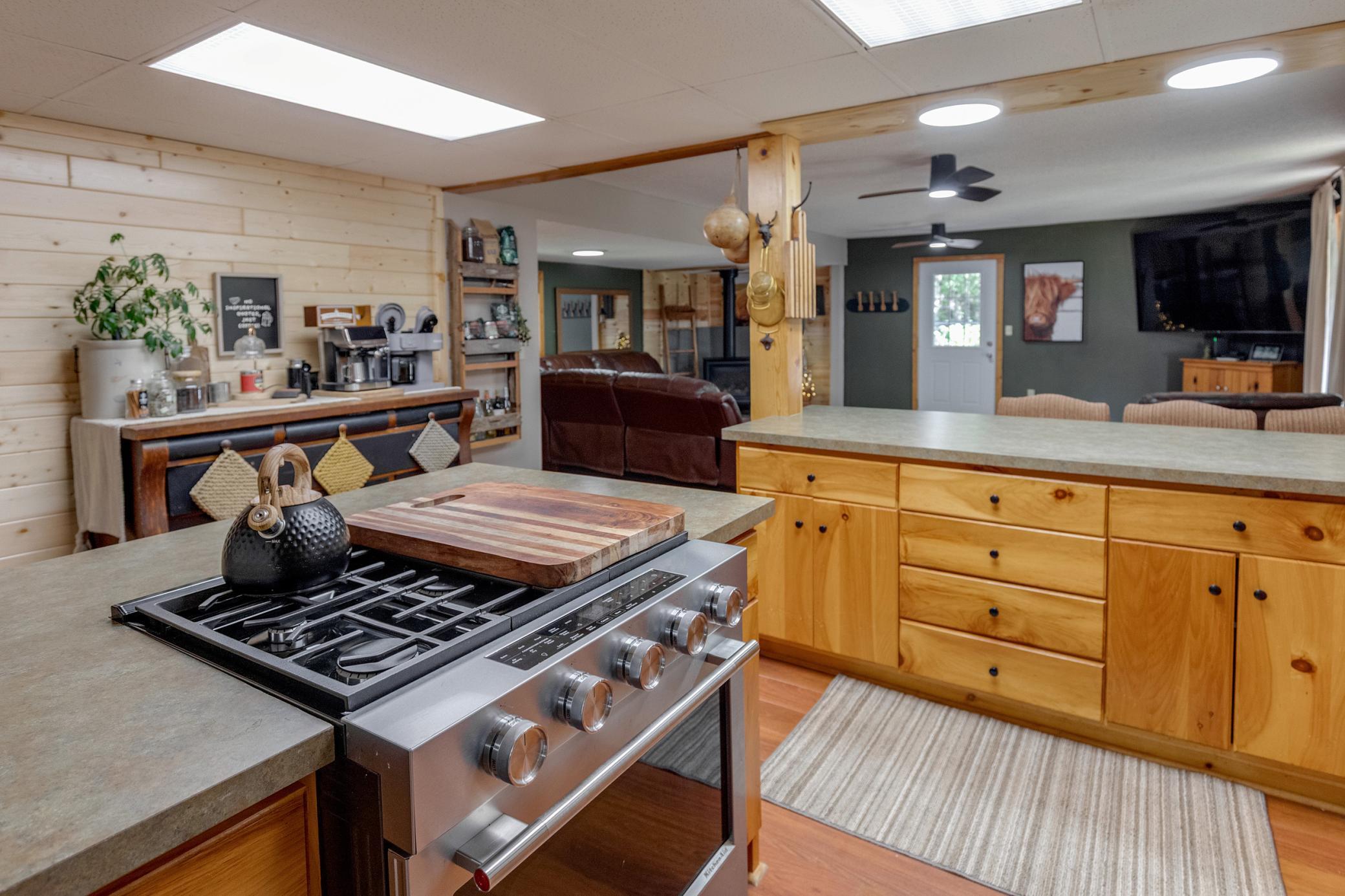 1960 single family home for sale at 4470 Cinosam Road in Brainerd, MN — 2 bed, 1 bath (photo 7 of 48)