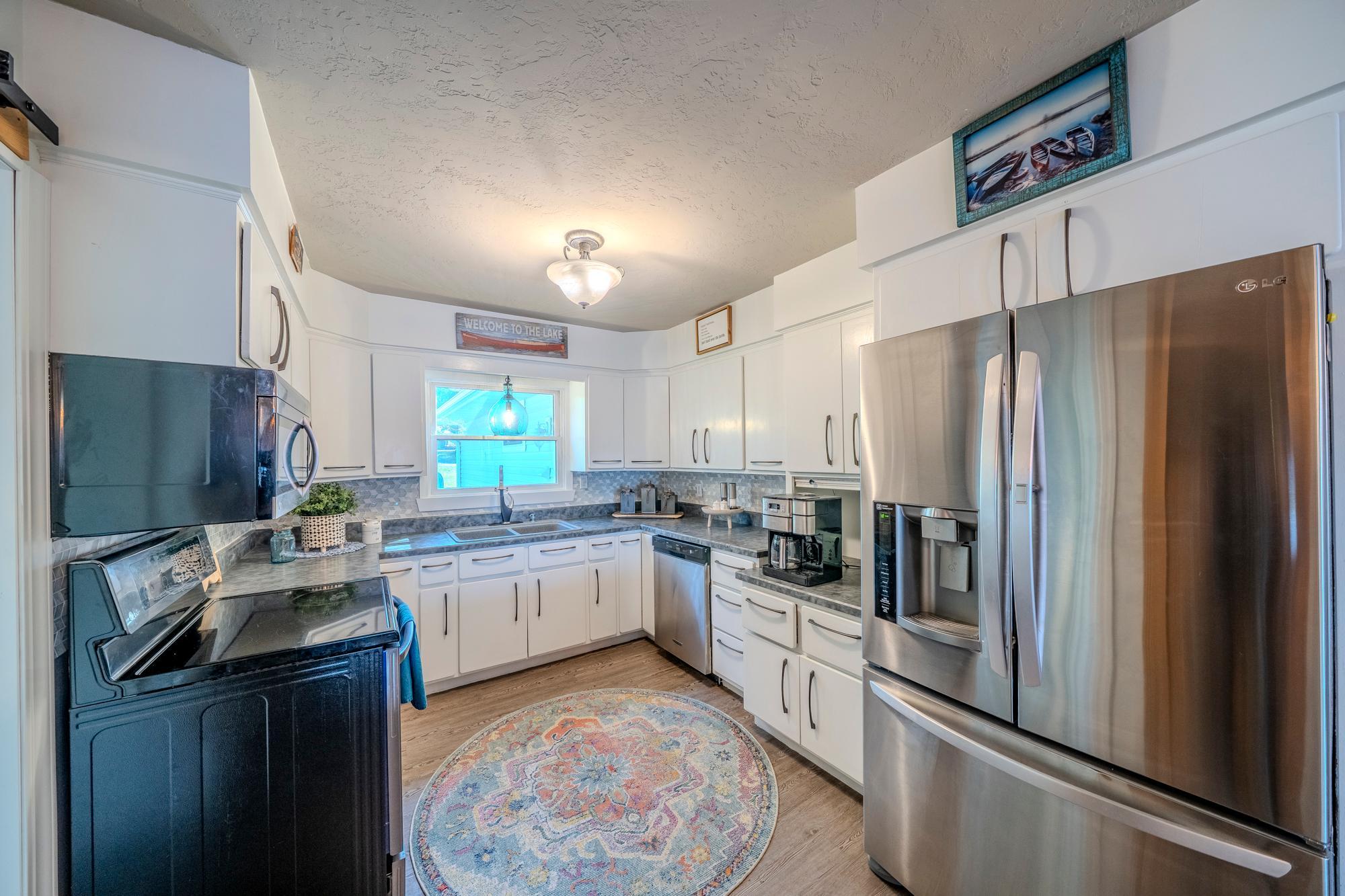 1975 single family home for sale at 436 Shorewood Drive in Detroit Lakes, MN — 5 bed, 4 bath (photo 12 of 50)