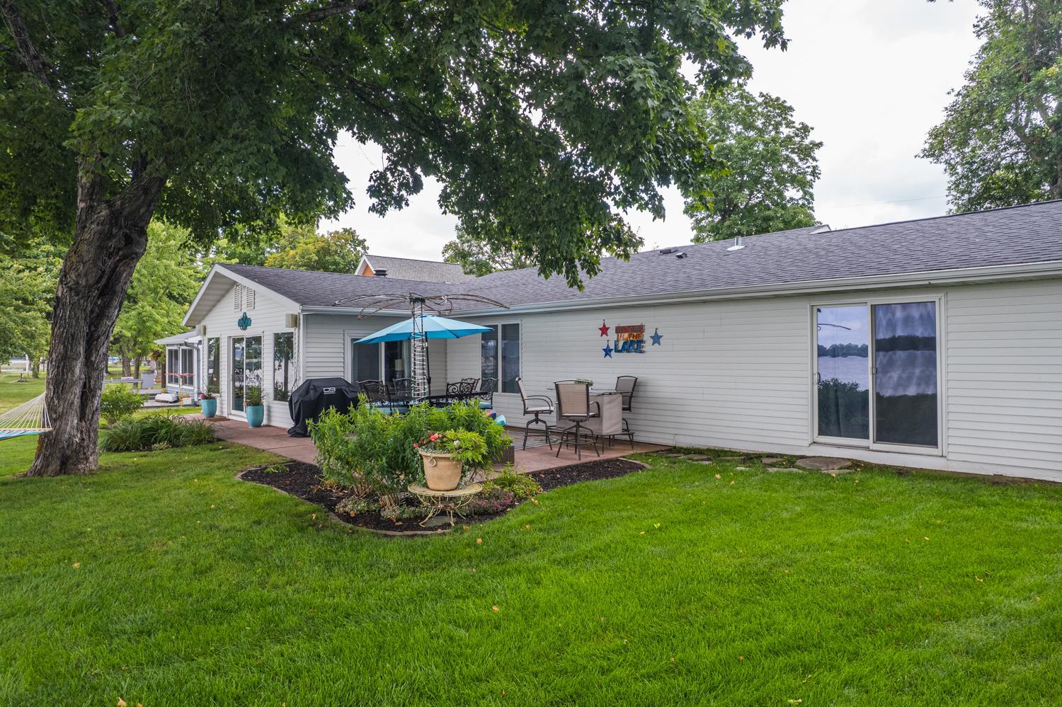 1975 single family home for sale at 436 Shorewood Drive in Detroit Lakes, MN — 5 bed, 4 bath (photo 5 of 50)