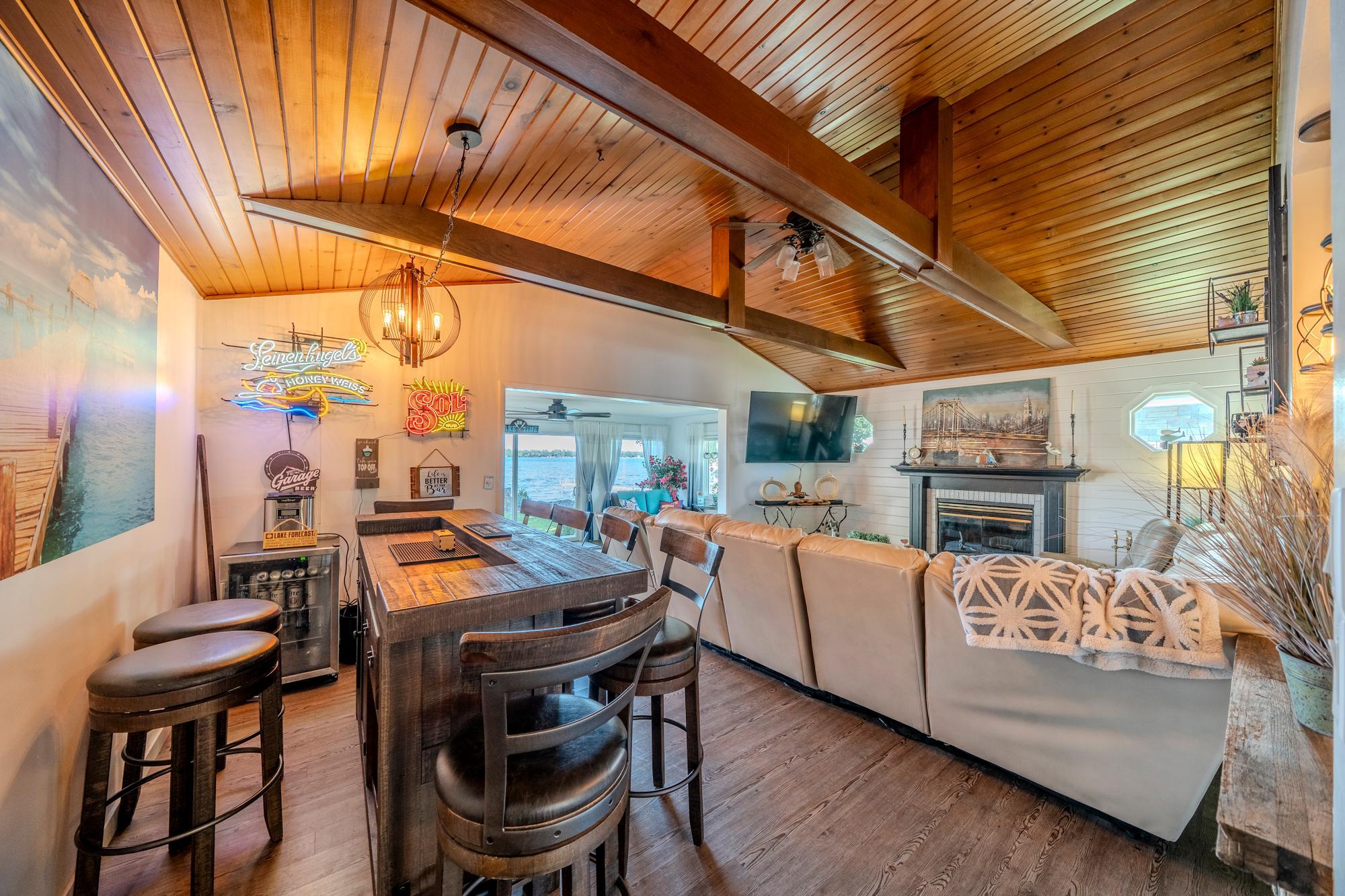 1975 single family home for sale at 436 Shorewood Drive in Detroit Lakes, MN — 5 bed, 4 bath (photo 8 of 50)
