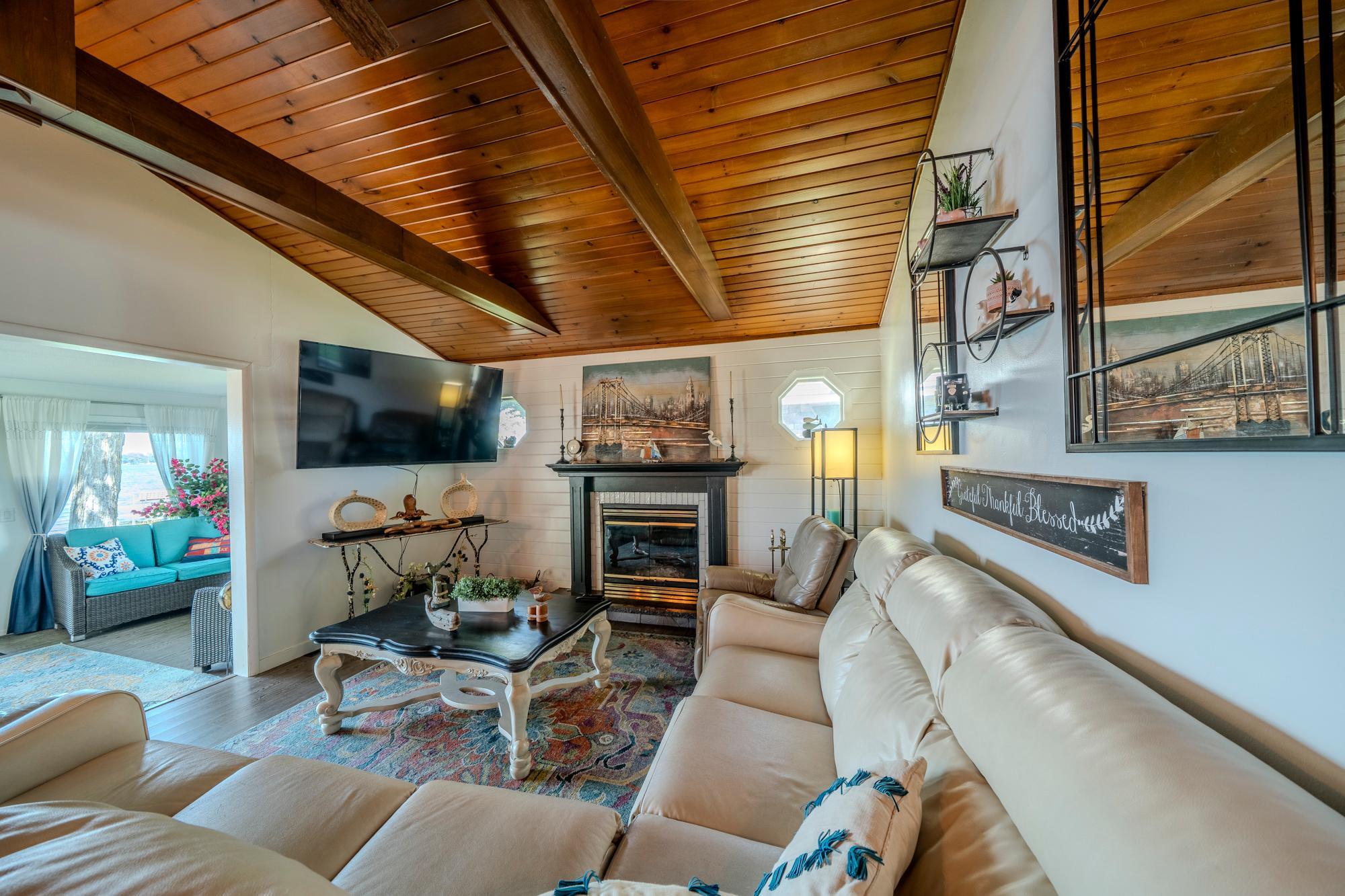 1975 single family home for sale at 436 Shorewood Drive in Detroit Lakes, MN — 5 bed, 4 bath (photo 9 of 50)
