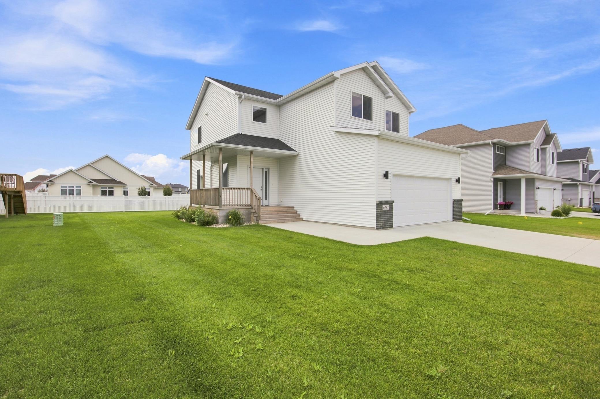 2023 single family home for sale at 6797 28th Street S in Fargo, ND — 4 bed, 3 bath (photo 2 of 31)