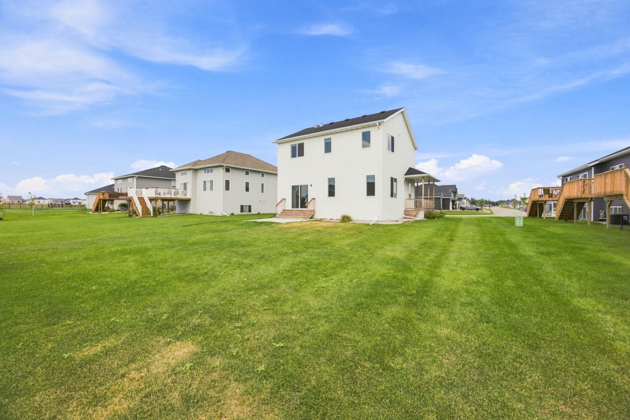 2023 single family home for sale at 6797 28th Street S in Fargo, ND — 4 bed, 3 bath (photo 27 of 31)