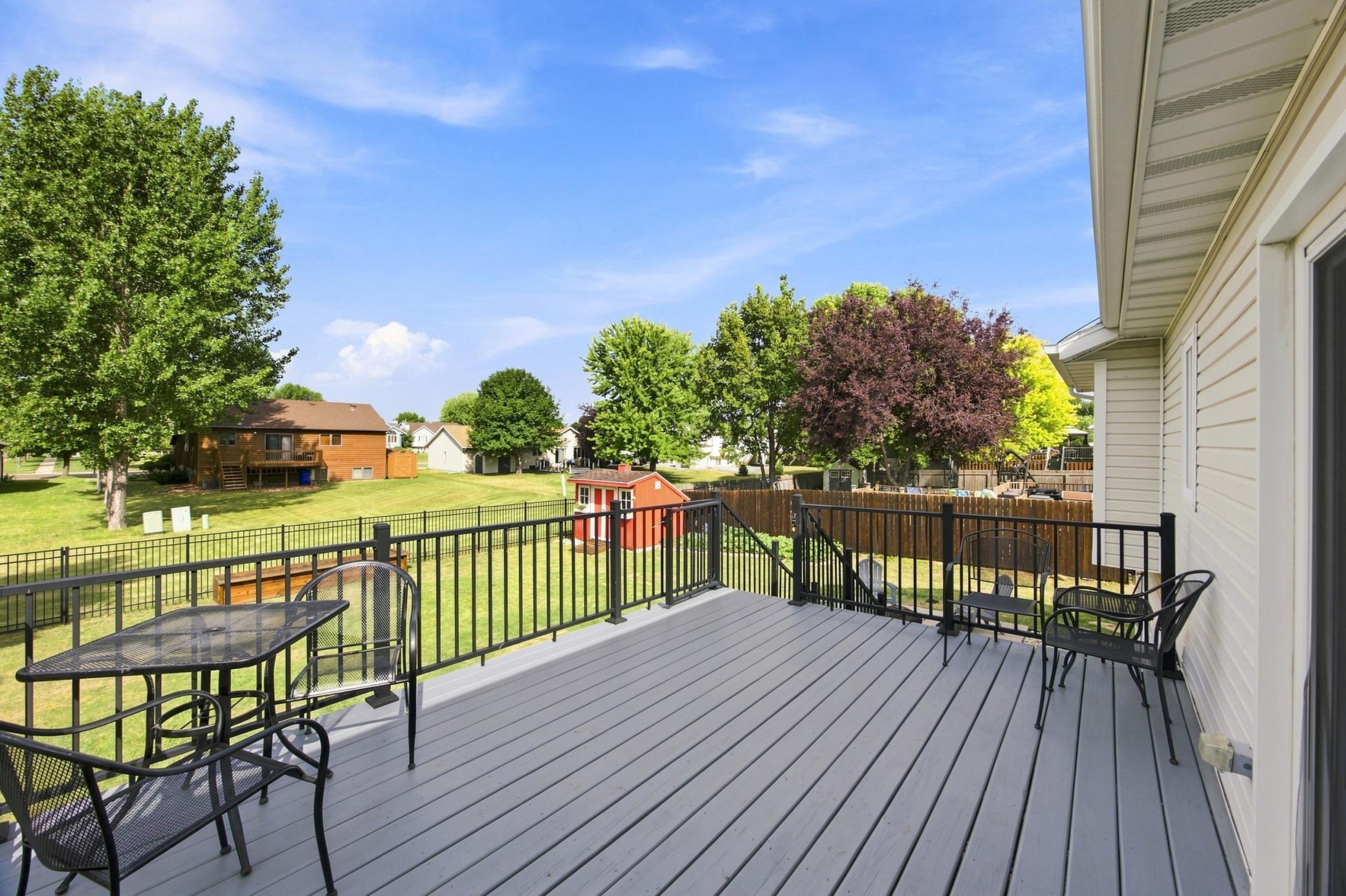 1996 single family home for sale at 2715 32nd Street S in Fargo, ND — 4 bed, 3 bath (photo 2 of 53)