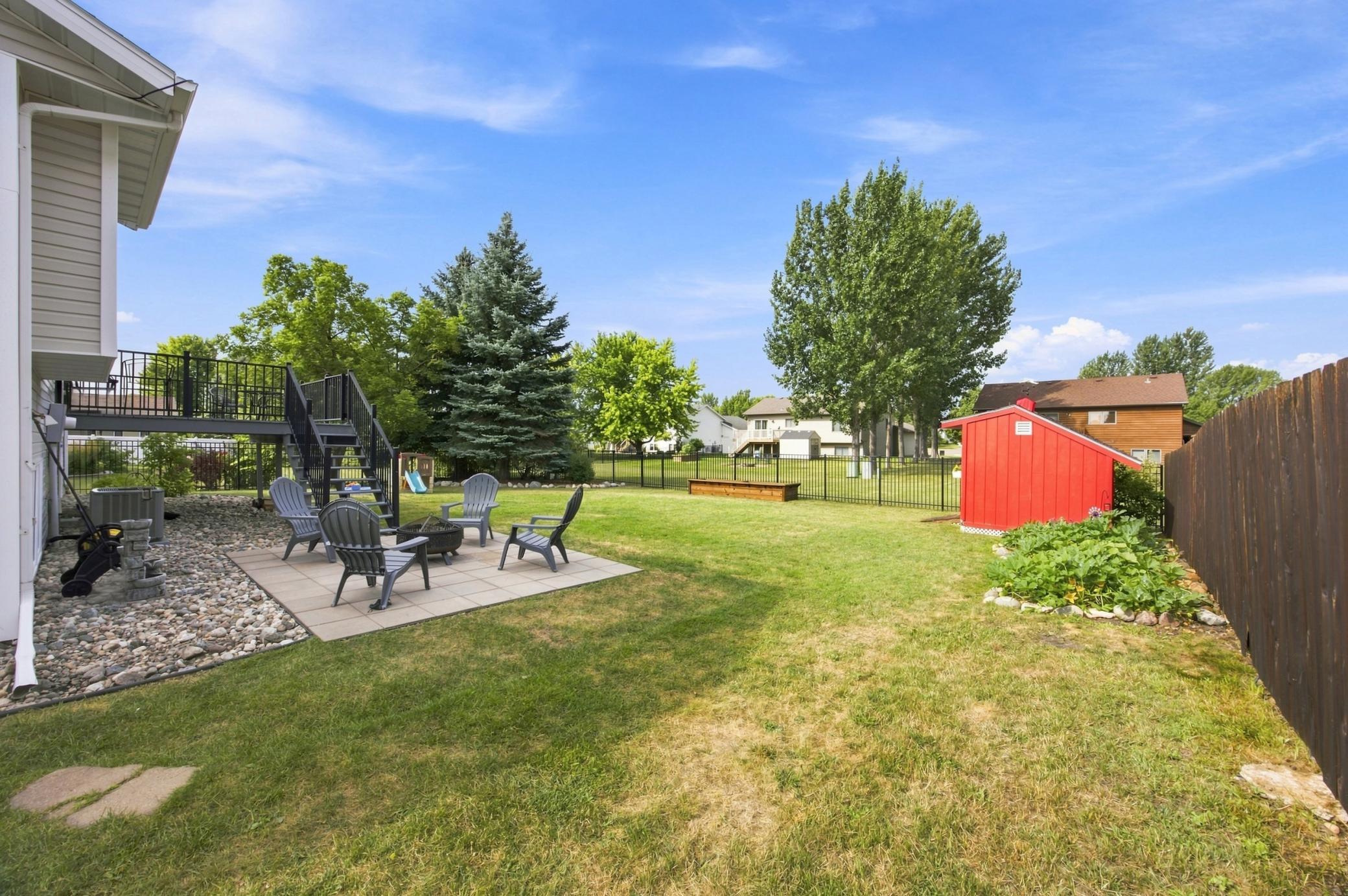 1996 single family home for sale at 2715 32nd Street S in Fargo, ND — 4 bed, 3 bath (photo 4 of 53)