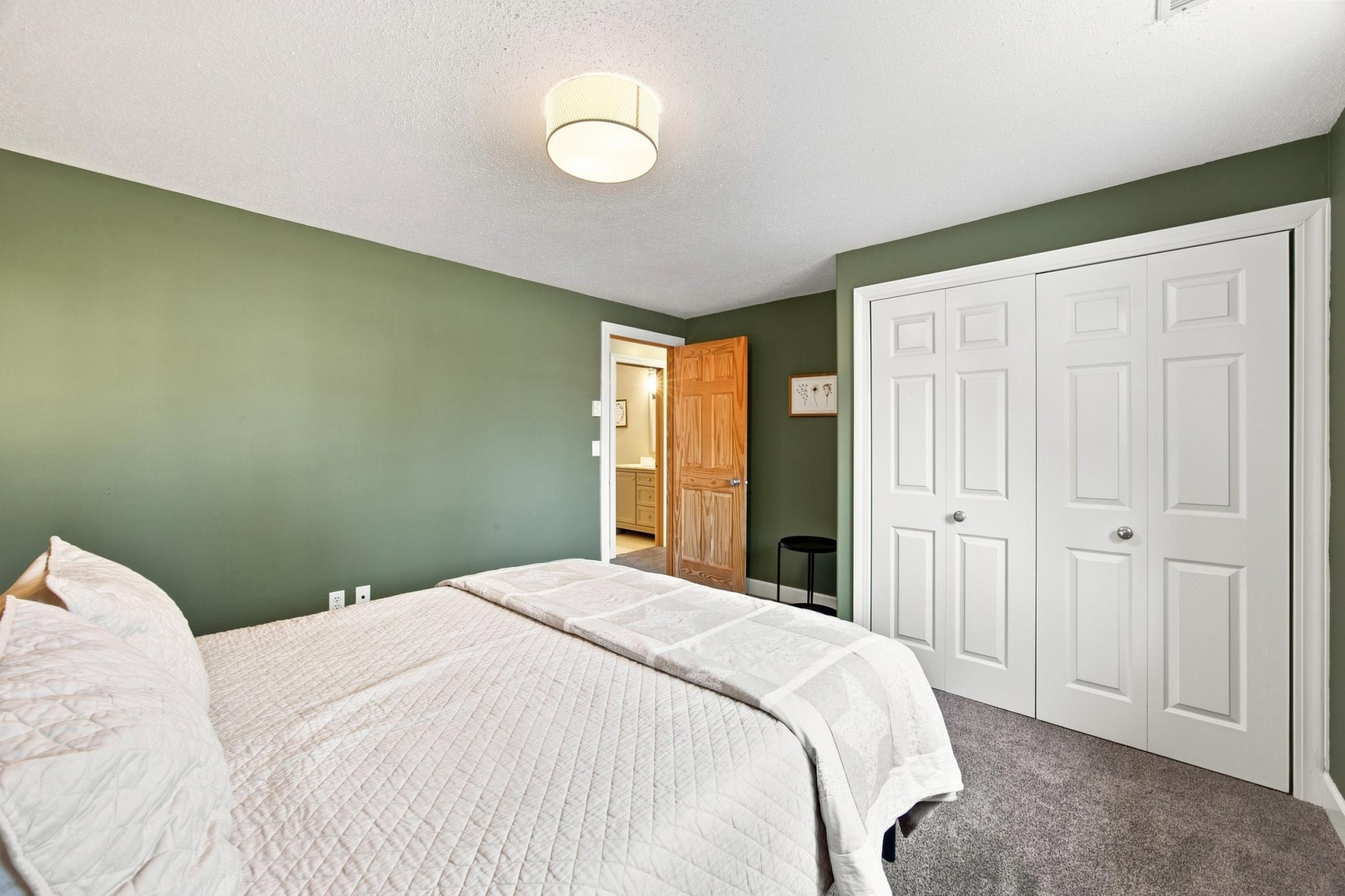 1996 single family home for sale at 2715 32nd Street S in Fargo, ND — 4 bed, 3 bath (photo 35 of 53)