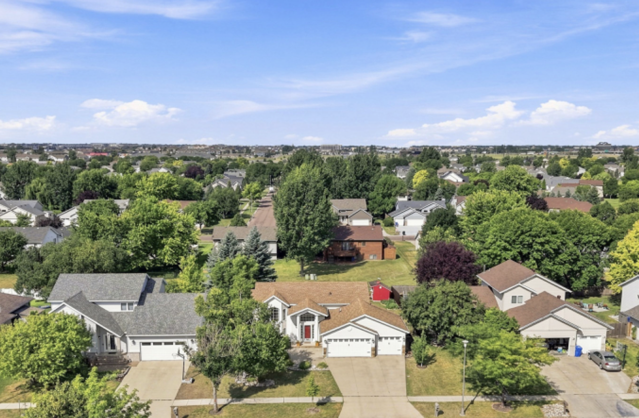 1996 single family home for sale at 2715 32nd Street S in Fargo, ND — 4 bed, 3 bath (photo 50 of 53)