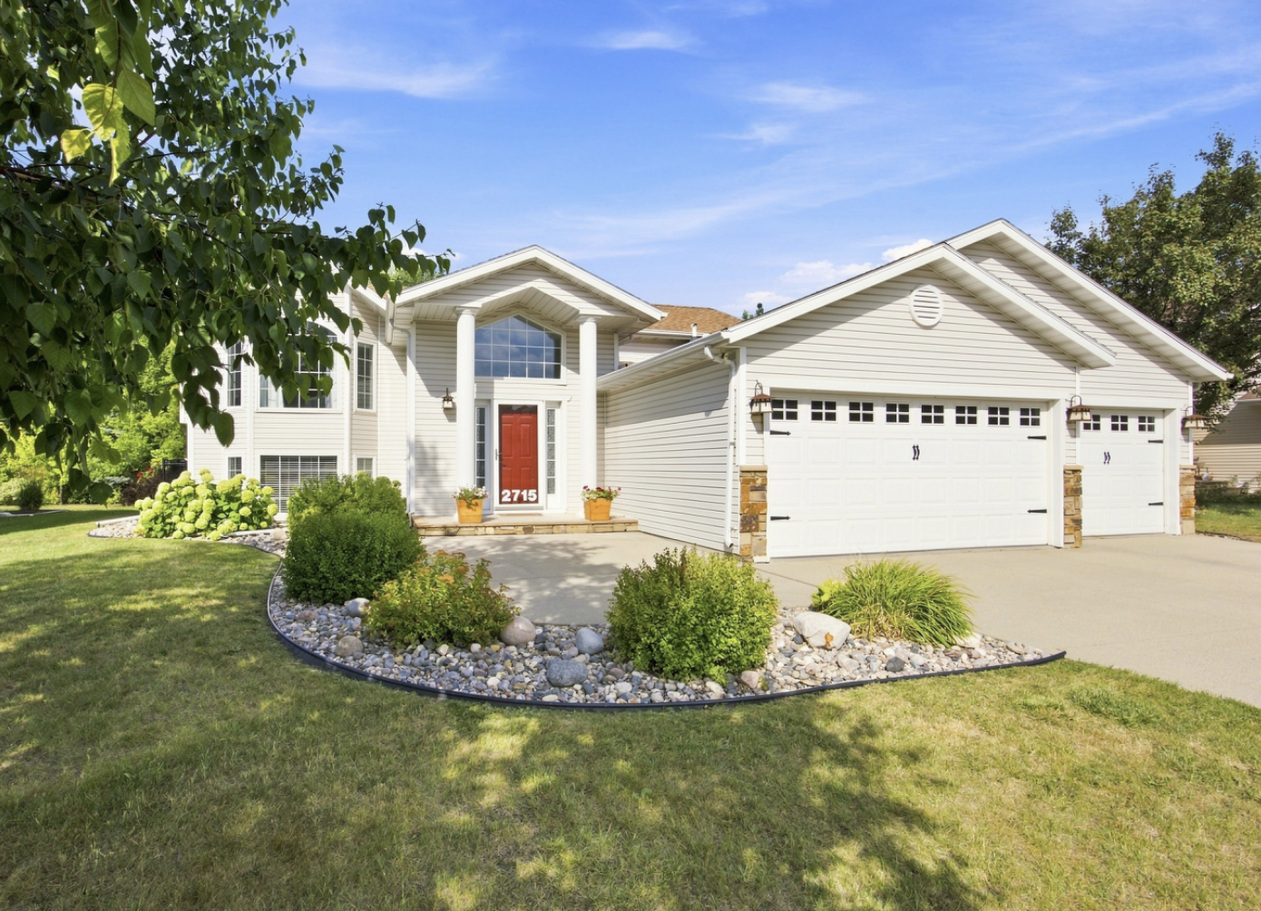 1996 single family home for sale at 2715 32nd Street S in Fargo, ND — 4 bed, 3 bath (photo 7 of 53)