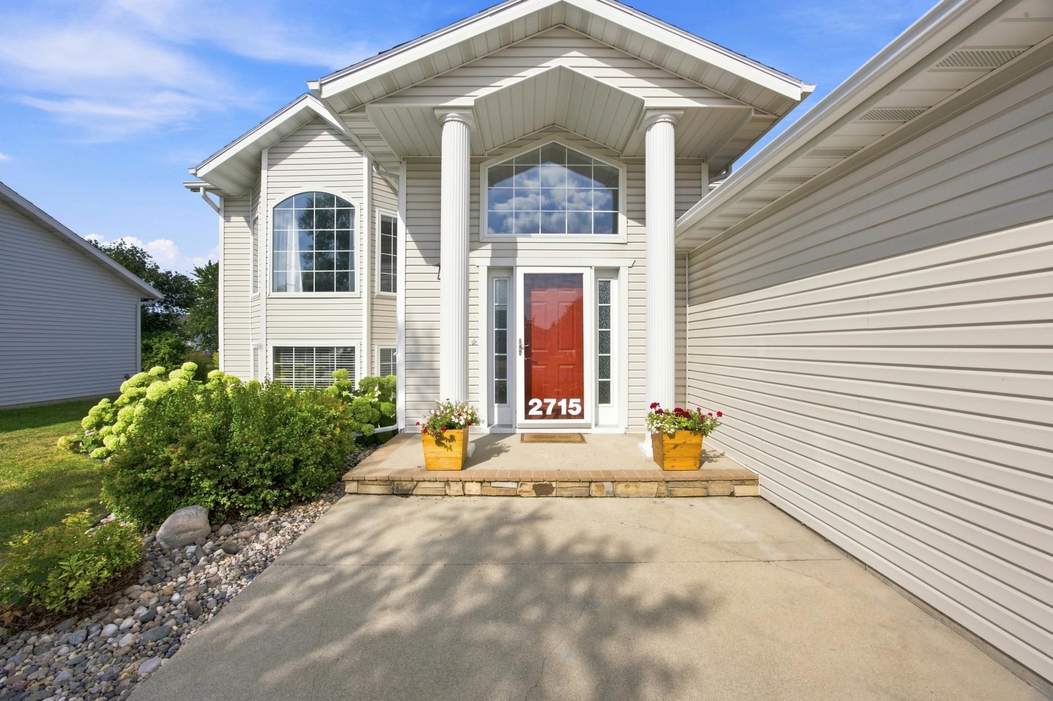 1996 single family home for sale at 2715 32nd Street S in Fargo, ND — 4 bed, 3 bath (photo 8 of 53)