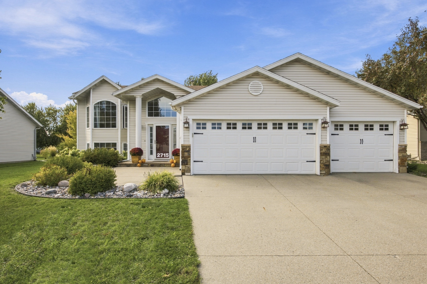 1996 single family home for sale at 2715 32nd Street S in Fargo, ND — 4 bed, 3 bath (photo 12 of 57)