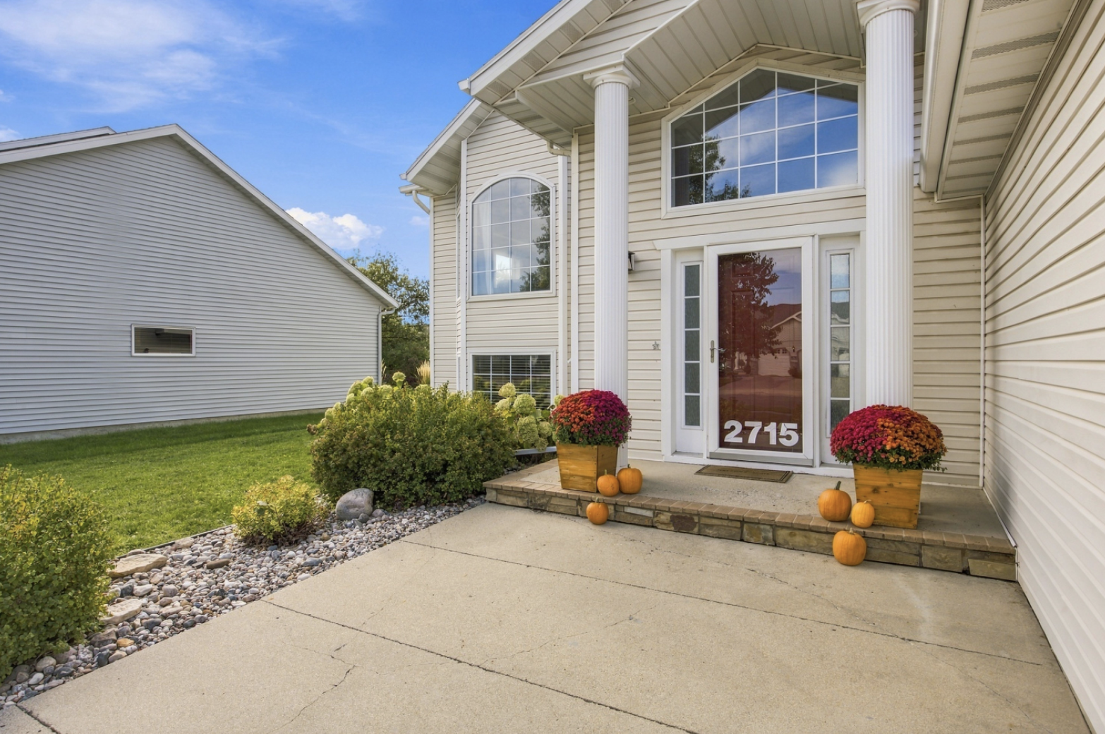 1996 single family home for sale at 2715 32nd Street S in Fargo, ND — 4 bed, 3 bath (photo 13 of 57)