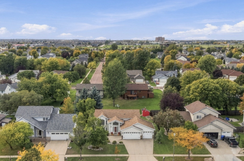 1996 single family home for sale at 2715 32nd Street S in Fargo, ND — 4 bed, 3 bath (photo 51 of 57)