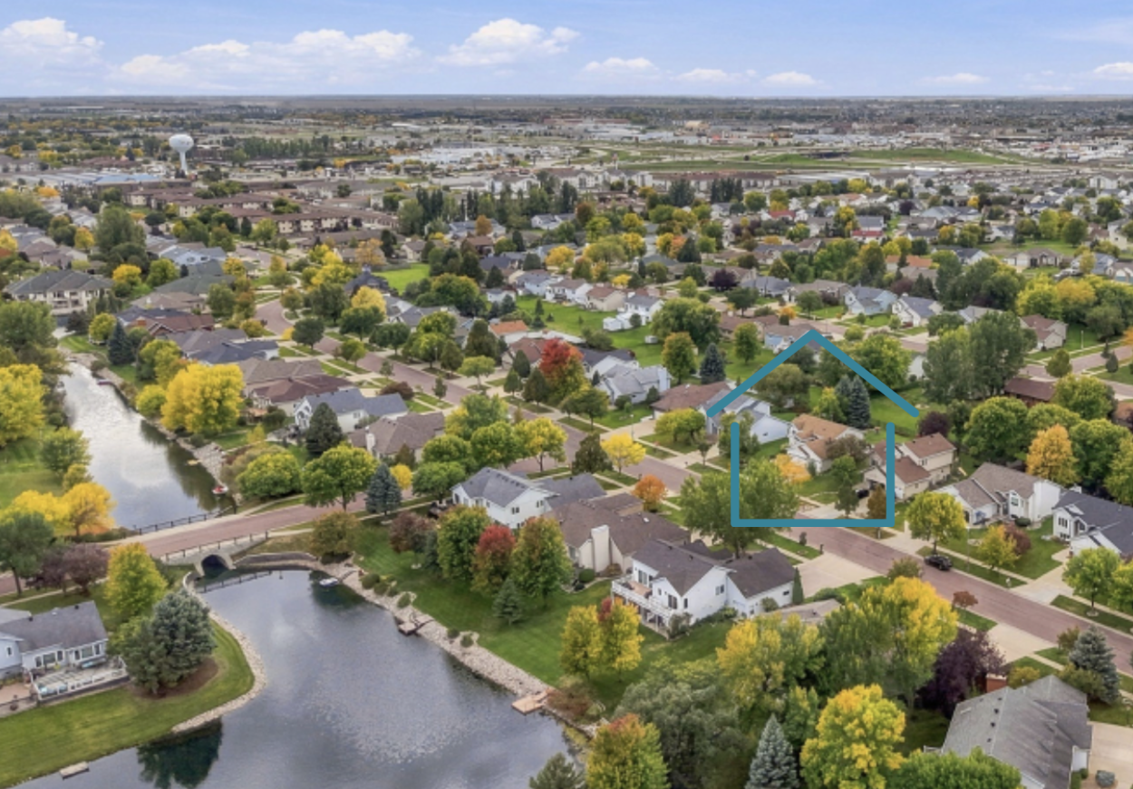 1996 single family home for sale at 2715 32nd Street S in Fargo, ND — 4 bed, 3 bath (photo 10 of 57)