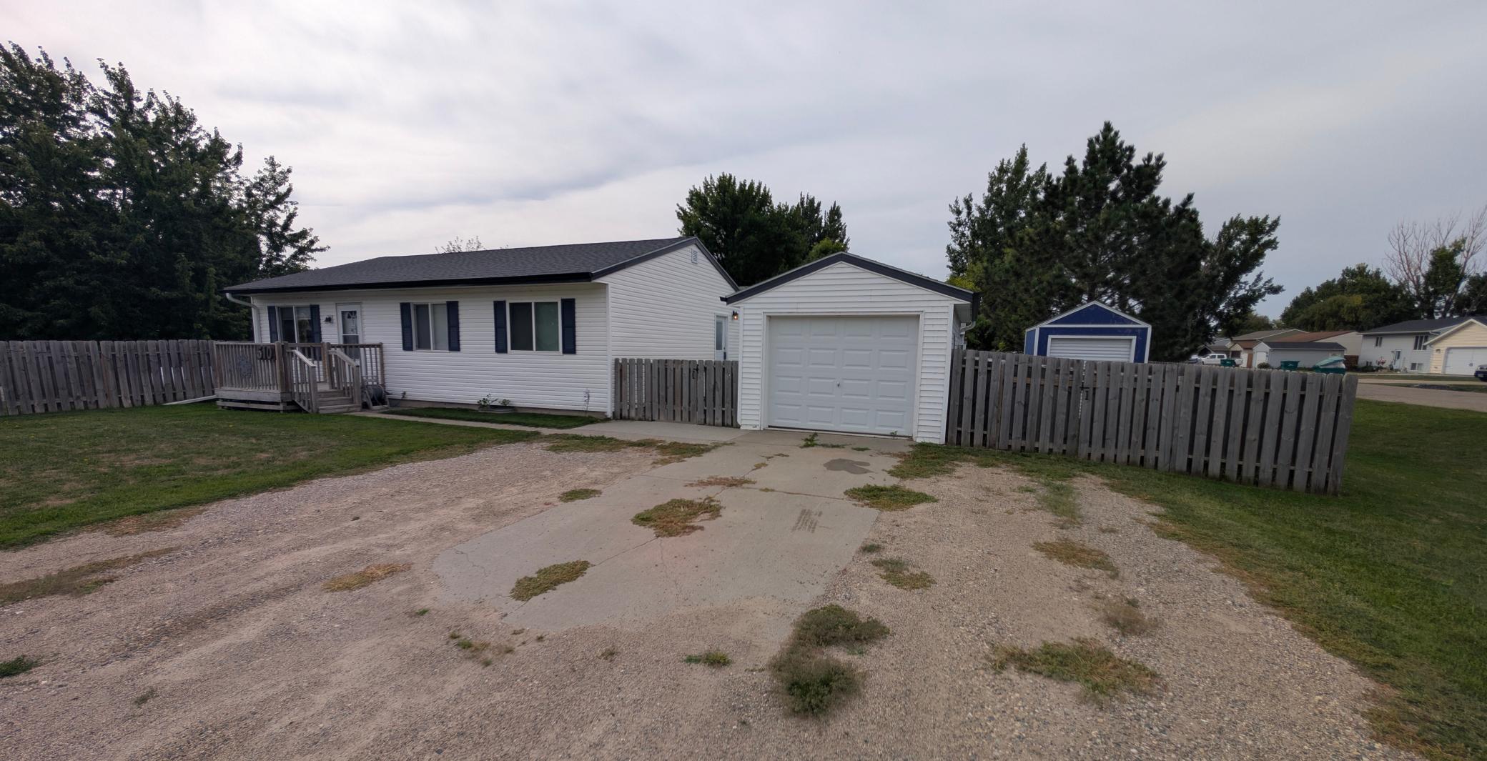 1982 single family home for sale at 510 5th Street in Mapleton, ND — 5 bed, 2 bath (photo 2 of 31)