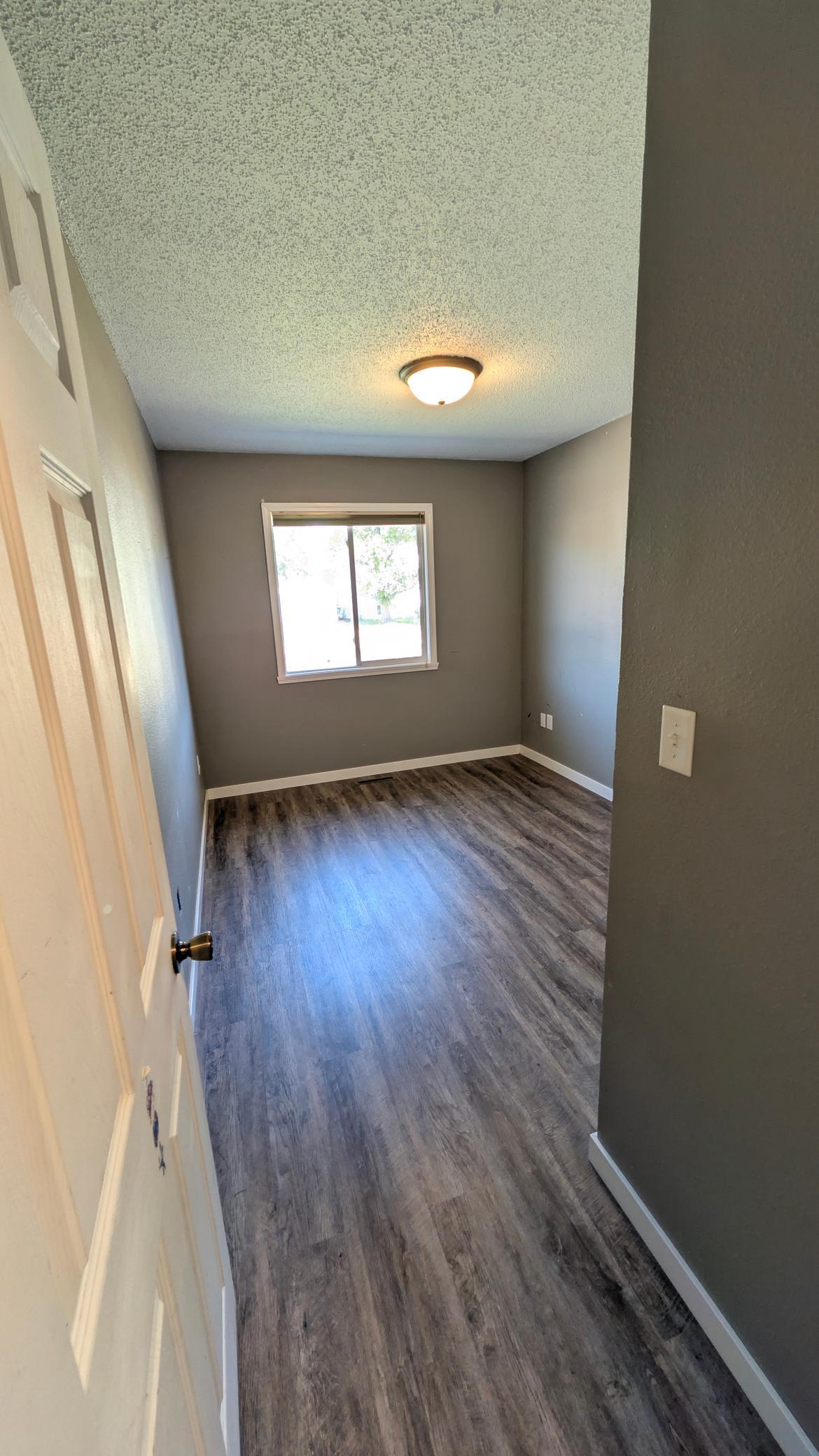 1982 single family home for sale at 510 5th Street in Mapleton, ND — 5 bed, 2 bath (photo 11 of 31)