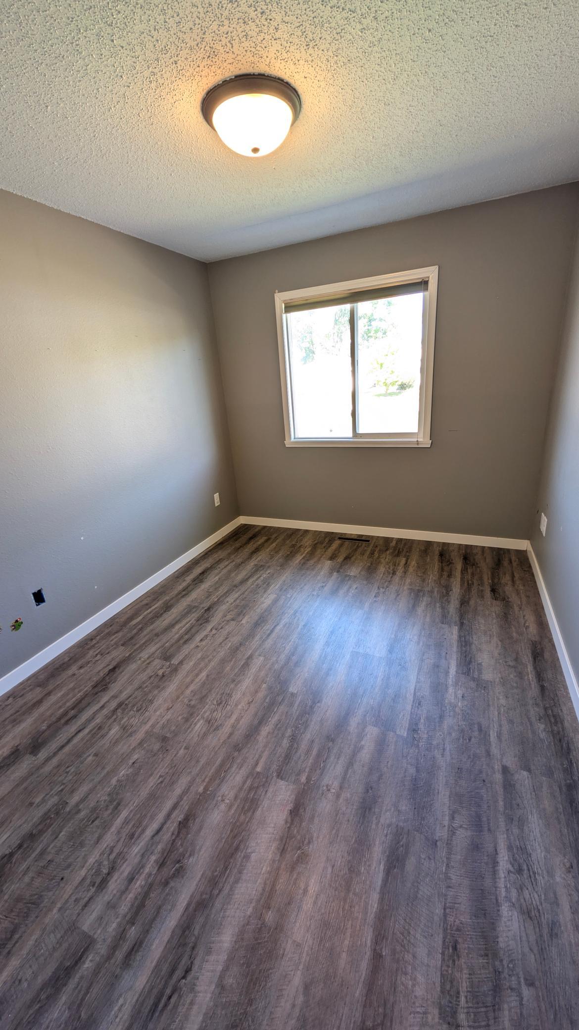 1982 single family home for sale at 510 5th Street in Mapleton, ND — 5 bed, 2 bath (photo 14 of 31)