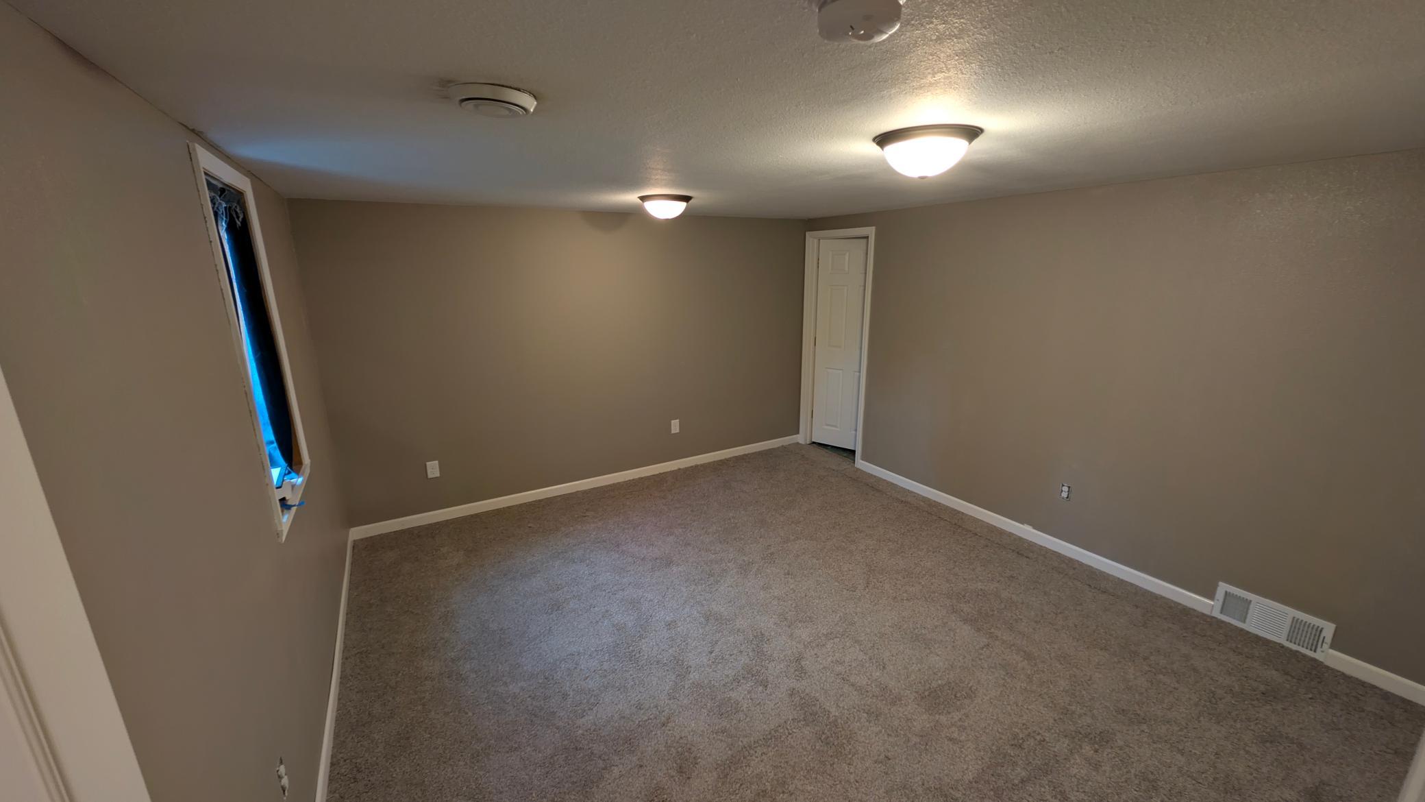 1982 single family home for sale at 510 5th Street in Mapleton, ND — 5 bed, 2 bath (photo 16 of 31)