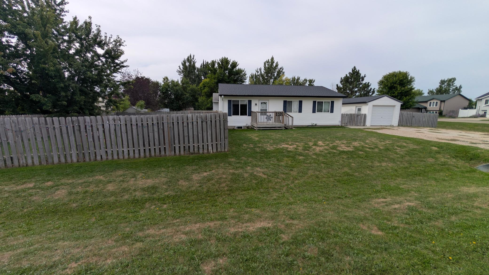 1982 single family home for sale at 510 5th Street in Mapleton, ND — 5 bed, 2 bath (photo 4 of 31)