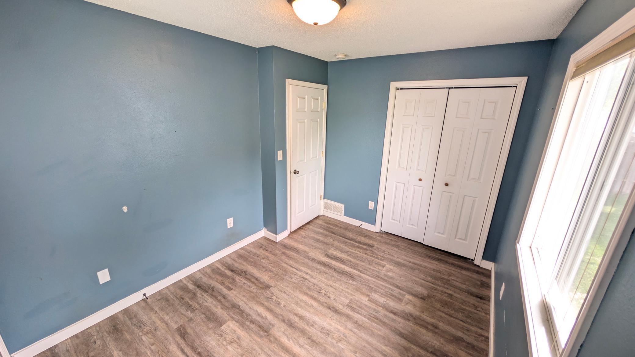 1982 single family home for sale at 510 5th Street in Mapleton, ND — 5 bed, 2 bath (photo 6 of 31)