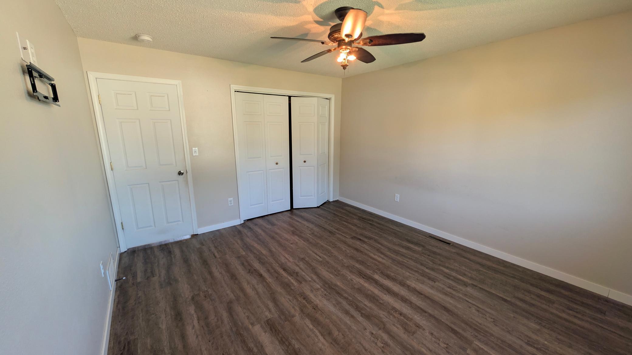 1982 single family home for sale at 510 5th Street in Mapleton, ND — 5 bed, 2 bath (photo 8 of 31)