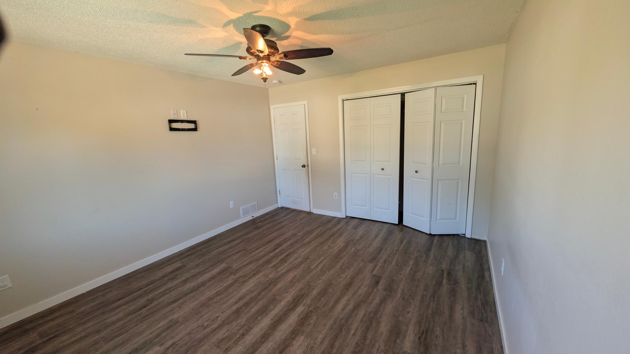 1982 single family home for sale at 510 5th Street in Mapleton, ND — 5 bed, 2 bath (photo 9 of 31)