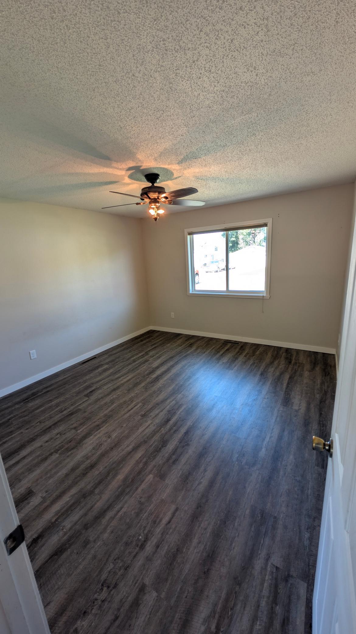 1982 single family home for sale at 510 5th Street in Mapleton, ND — 5 bed, 2 bath (photo 10 of 31)
