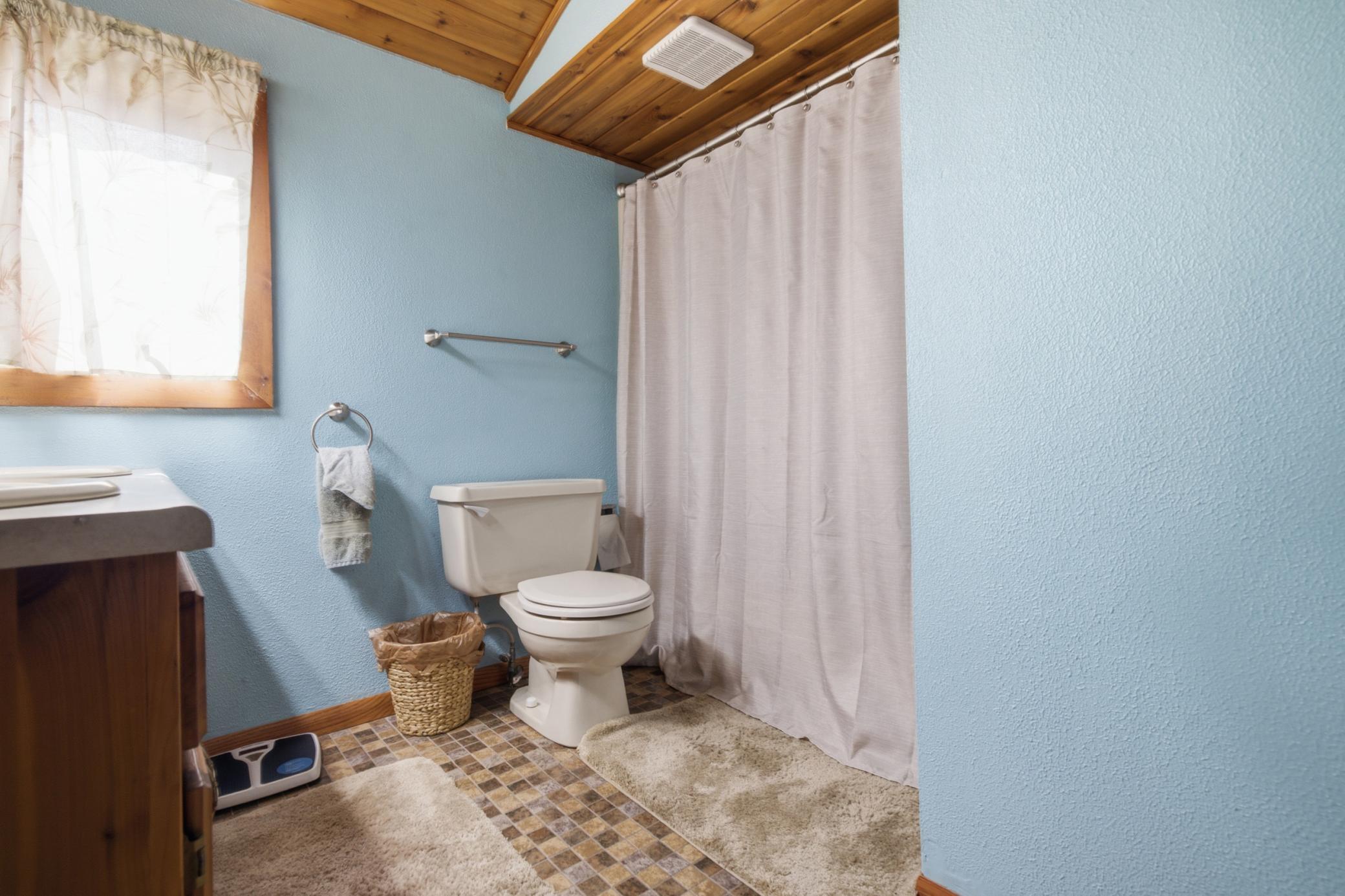 1965 single family home for sale at 30600 Airport Road in Breezy Point, MN — 4 bed, 3 bath (photo 18 of 48)