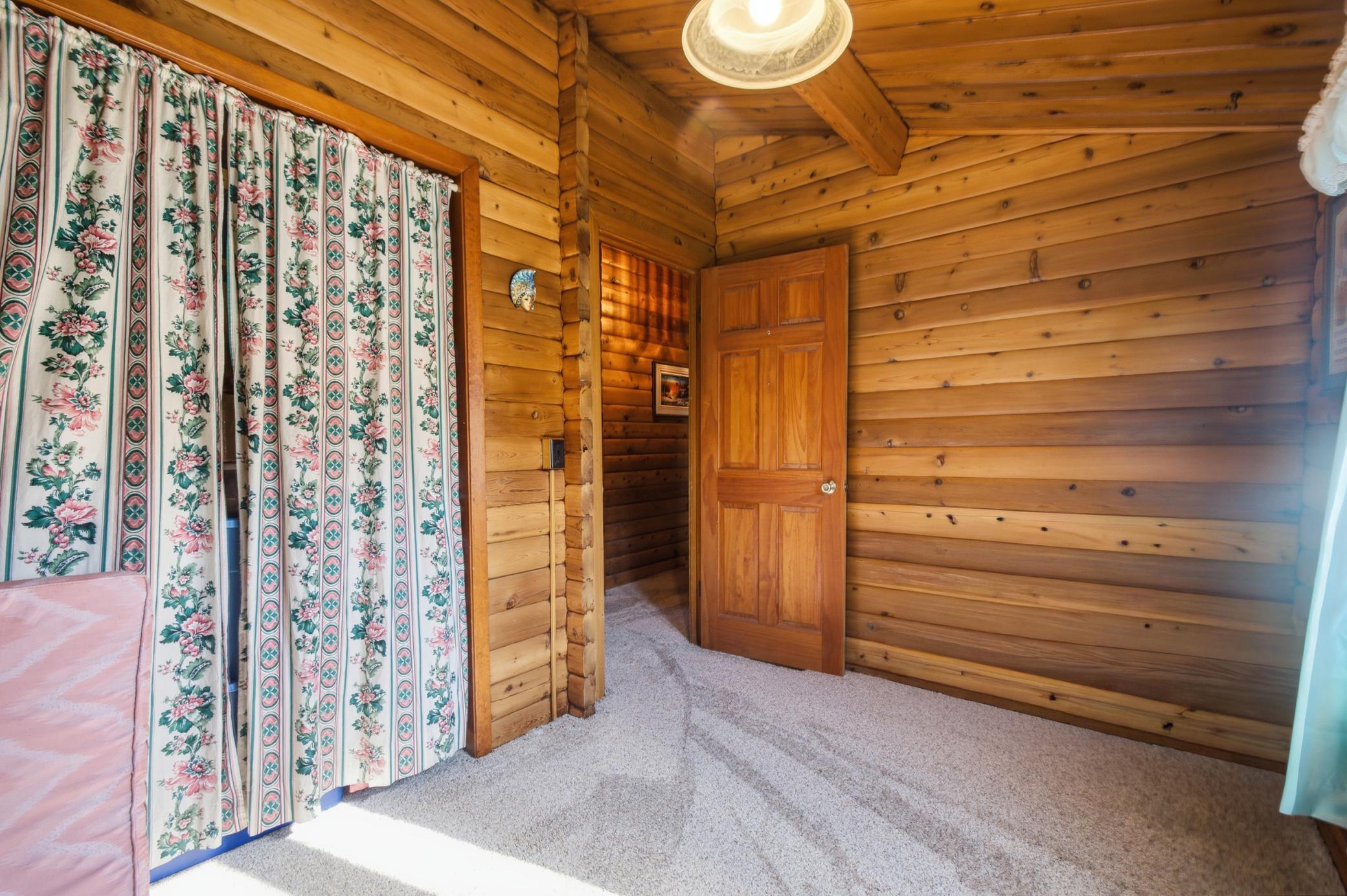 1965 single family home for sale at 30600 Airport Road in Breezy Point, MN — 4 bed, 3 bath (photo 21 of 48)