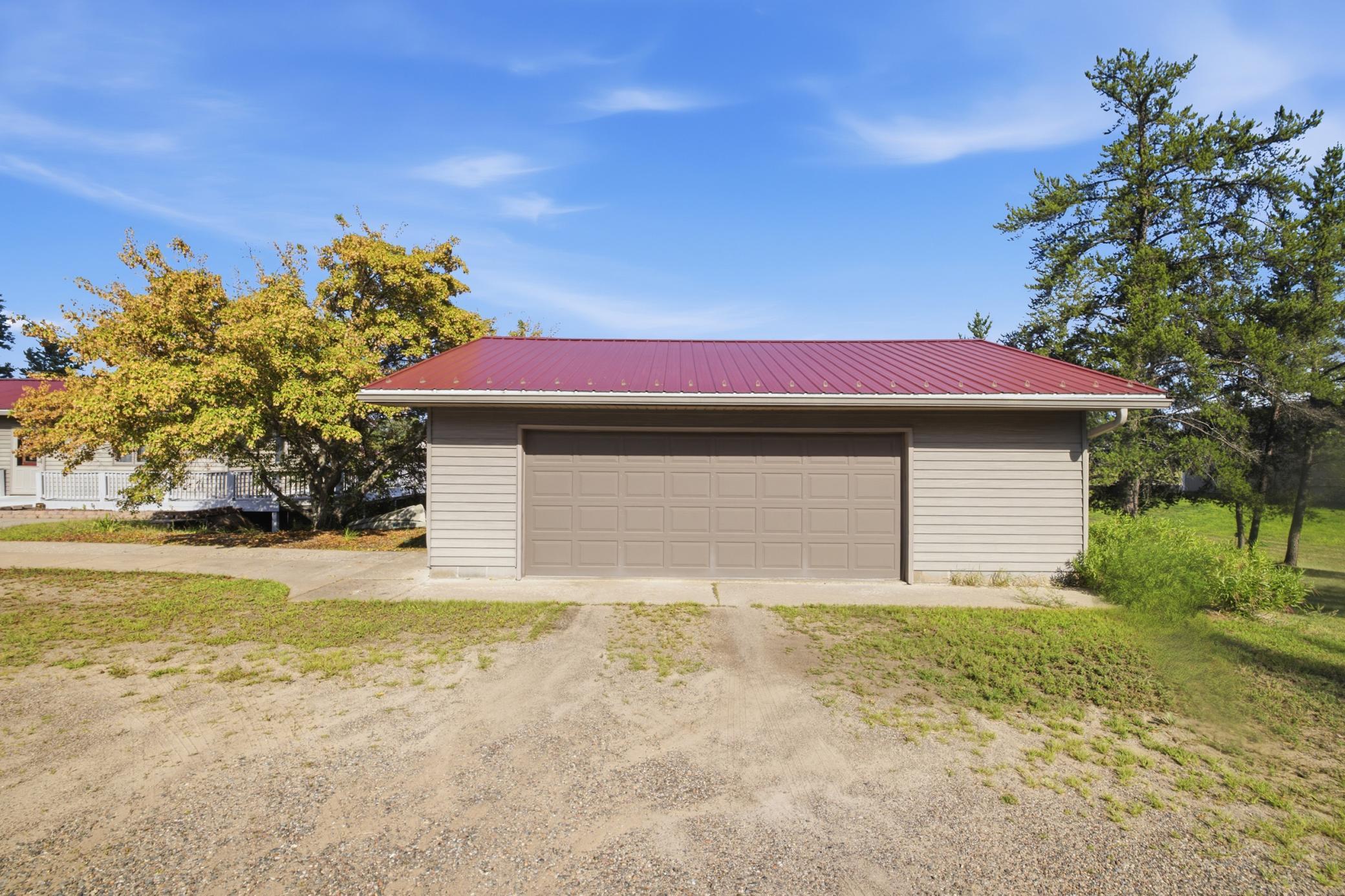 1965 single family home for sale at 30600 Airport Road in Breezy Point, MN — 4 bed, 3 bath (photo 5 of 48)