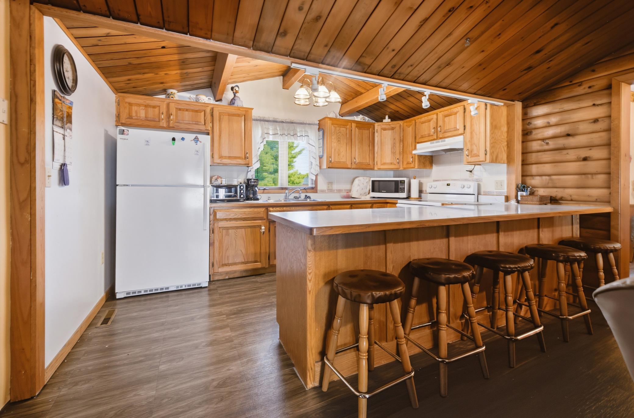 1965 single family home for sale at 30600 Airport Road in Breezy Point, MN — 4 bed, 3 bath (photo 8 of 48)