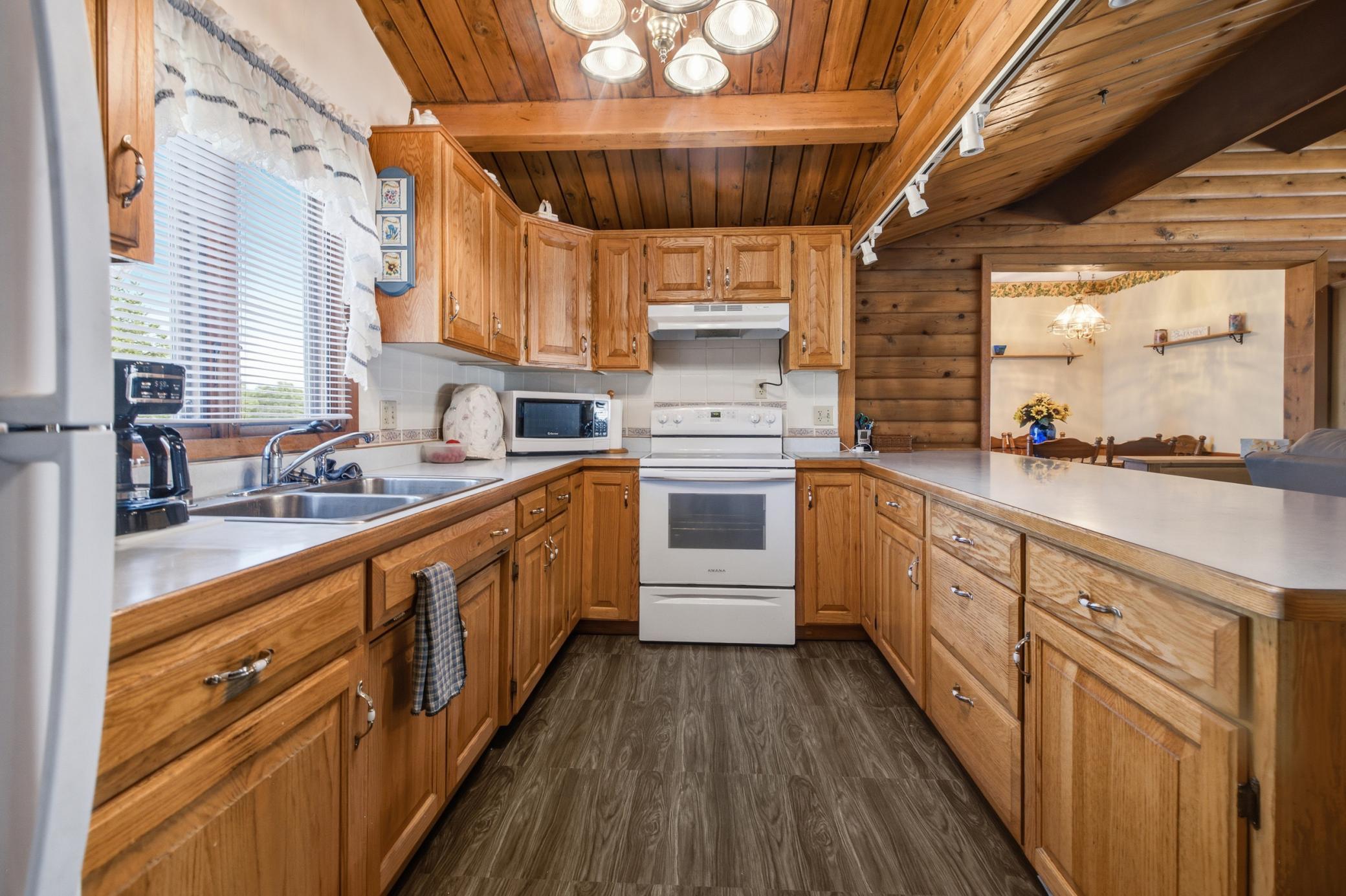 1965 single family home for sale at 30600 Airport Road in Breezy Point, MN — 4 bed, 3 bath (photo 10 of 48)