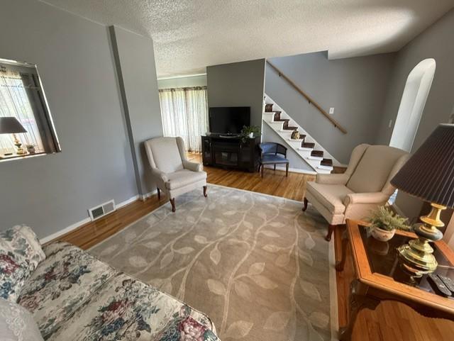 1899 single family home for sale at 210 9th Street N in Breckenridge, MN — 3 bed, 3 bath (photo 4 of 38)