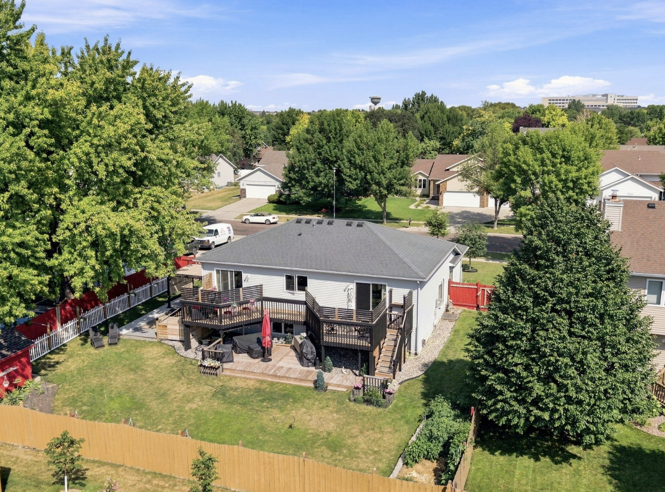 1993 single family home for sale at 3032 37th Avenue S in Fargo, ND — 5 bed, 3 bath (photo 2 of 35)