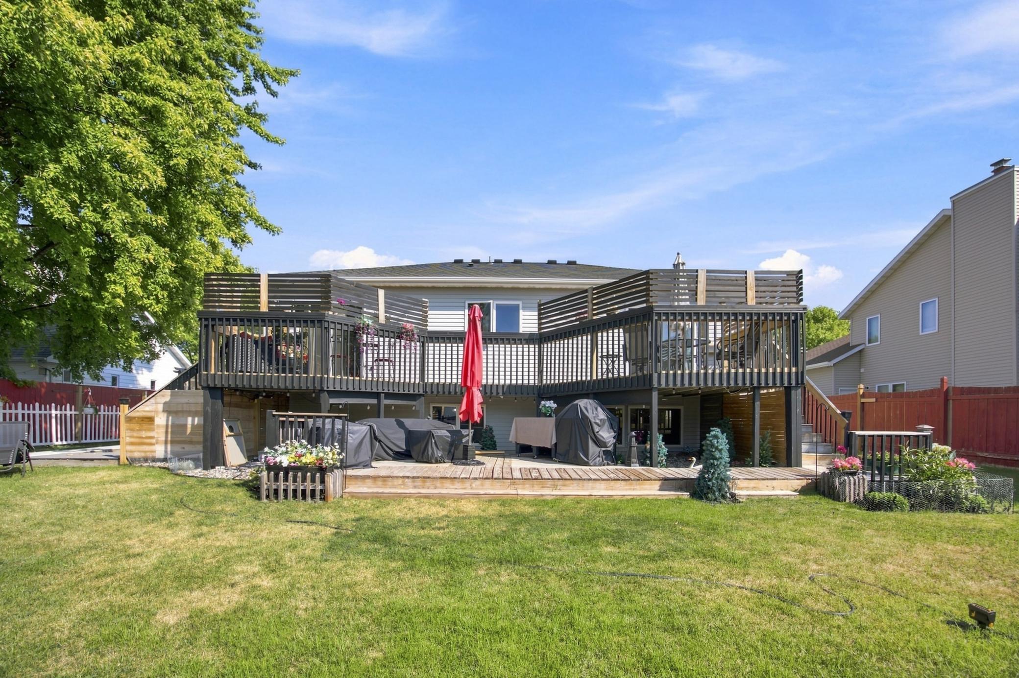 1993 single family home for sale at 3032 37th Avenue S in Fargo, ND — 5 bed, 3 bath (photo 3 of 35)