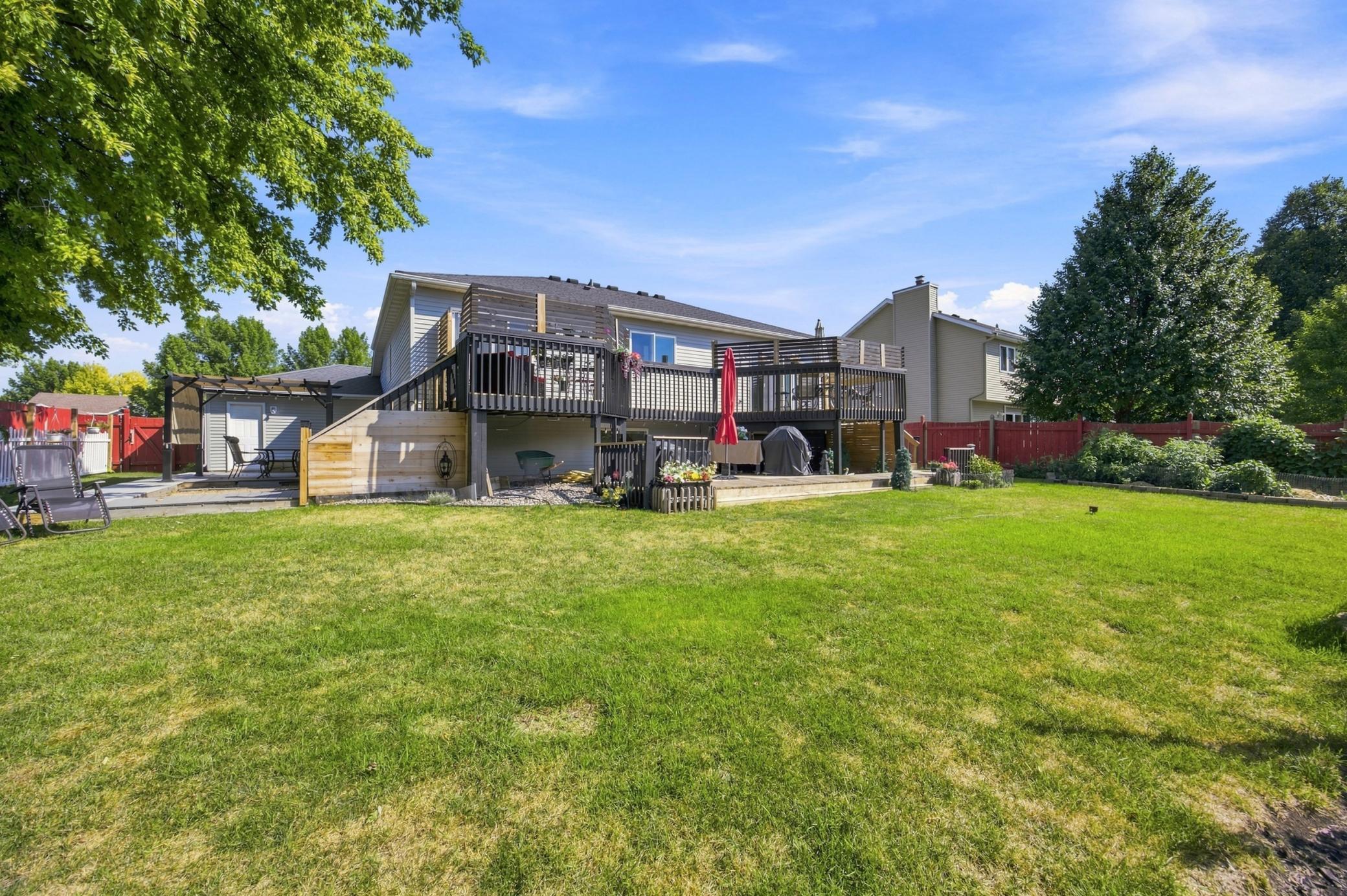 1993 single family home for sale at 3032 37th Avenue S in Fargo, ND — 5 bed, 3 bath (photo 4 of 35)