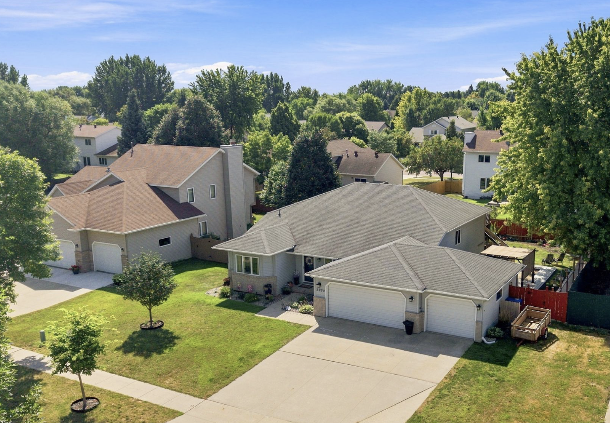 1993 single family home for sale at 3032 37th Avenue S in Fargo, ND — 5 bed, 3 bath (photo 5 of 35)