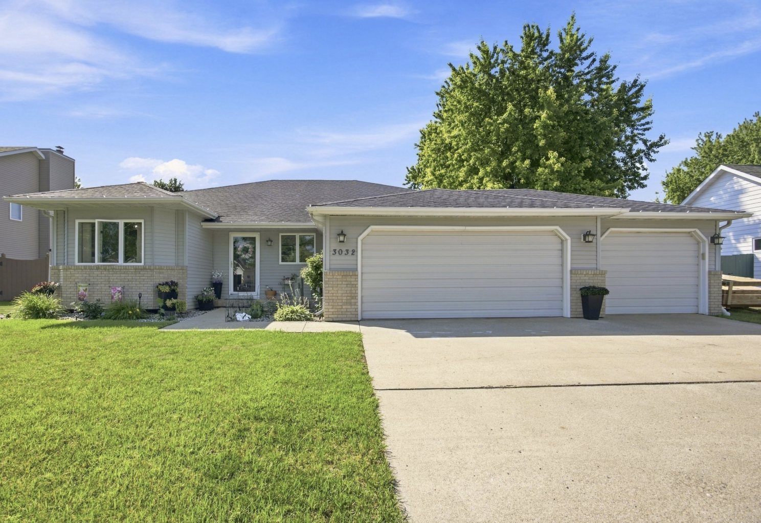 1993 single family home for sale at 3032 37th Avenue S in Fargo, ND — 5 bed, 3 bath (photo 6 of 35)